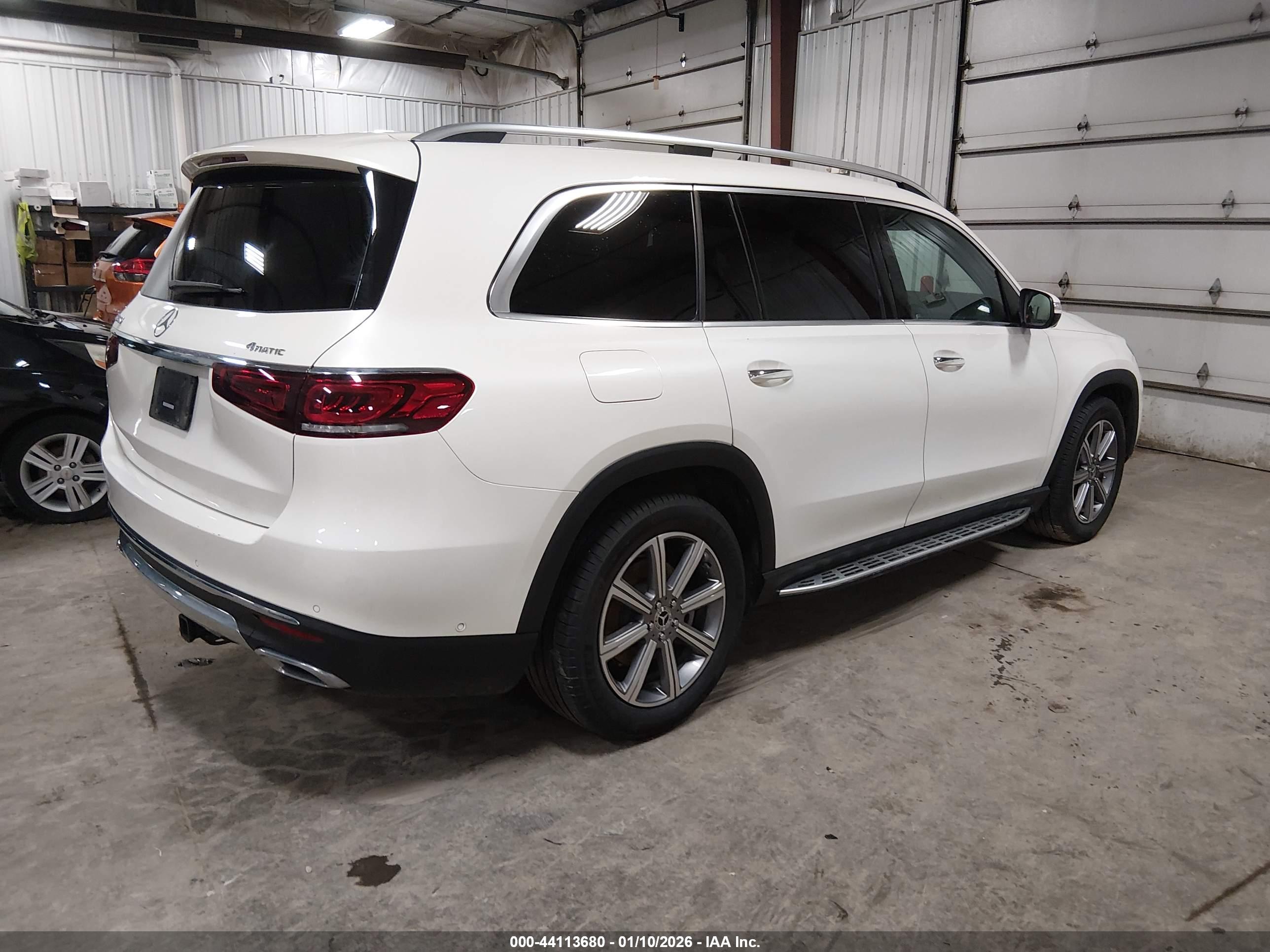 MERCEDES-BENZ GLS image 4