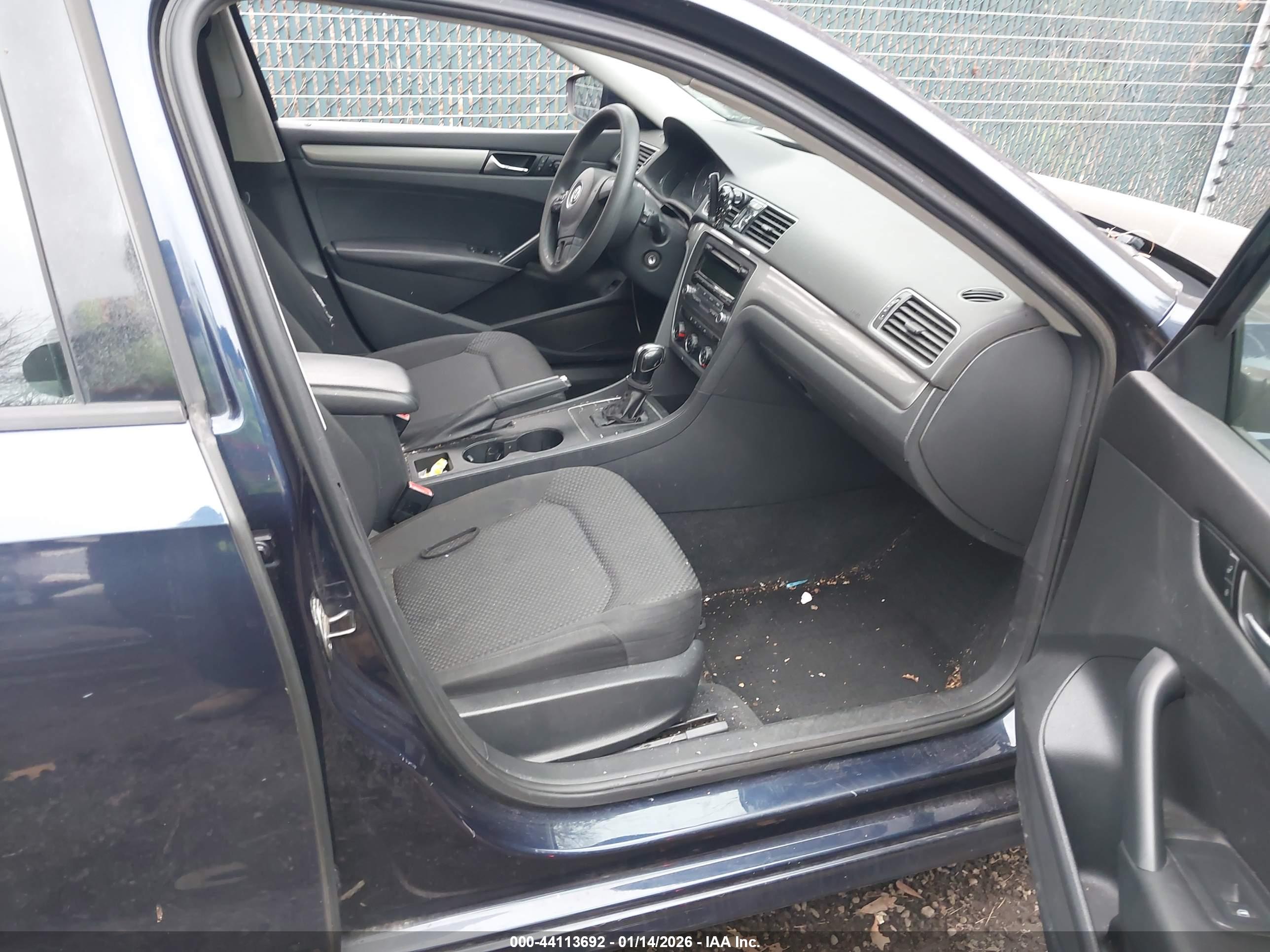 VOLKSWAGEN PASSAT image 5