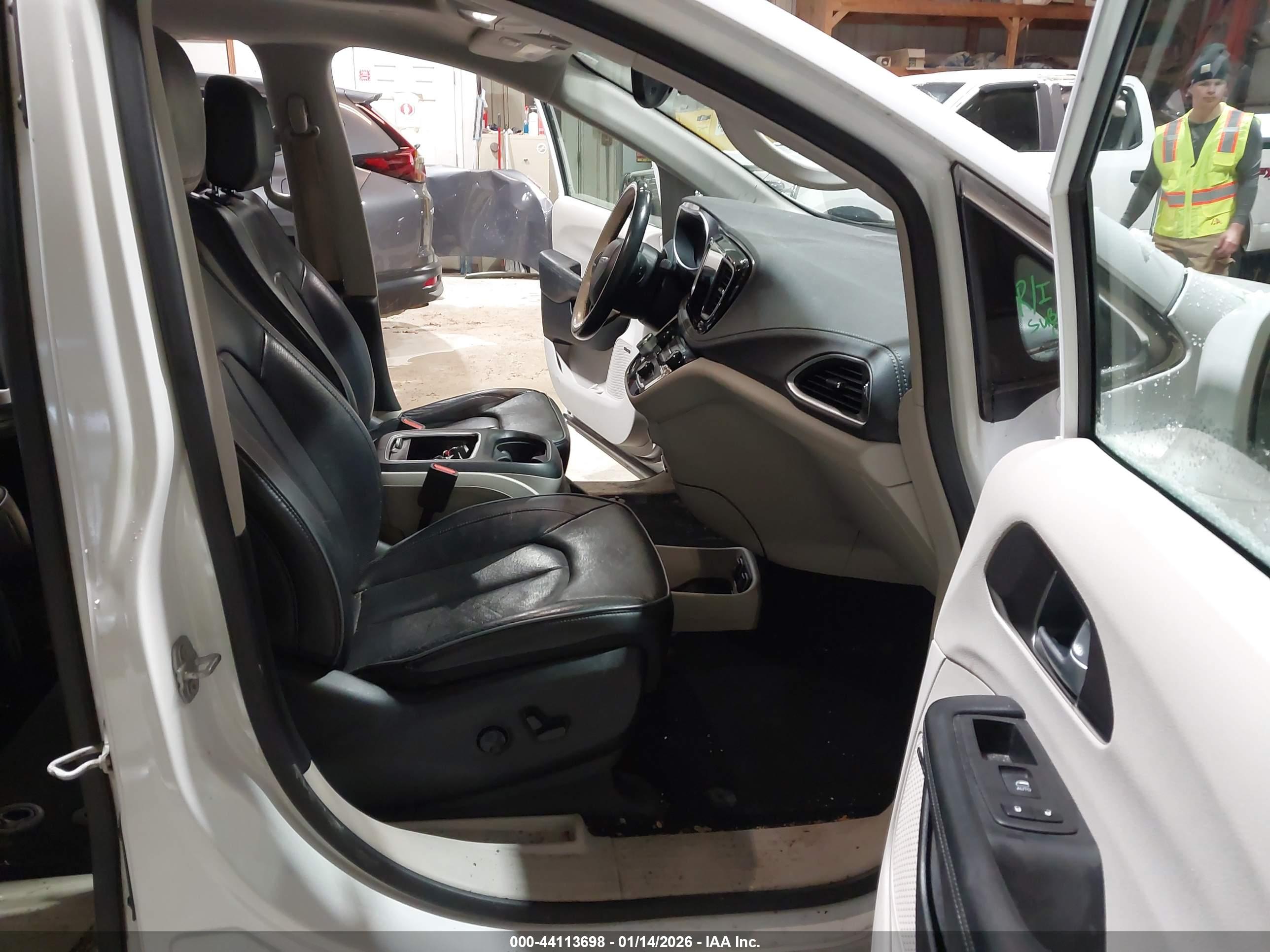 CHRYSLER PACIFICA image 5
