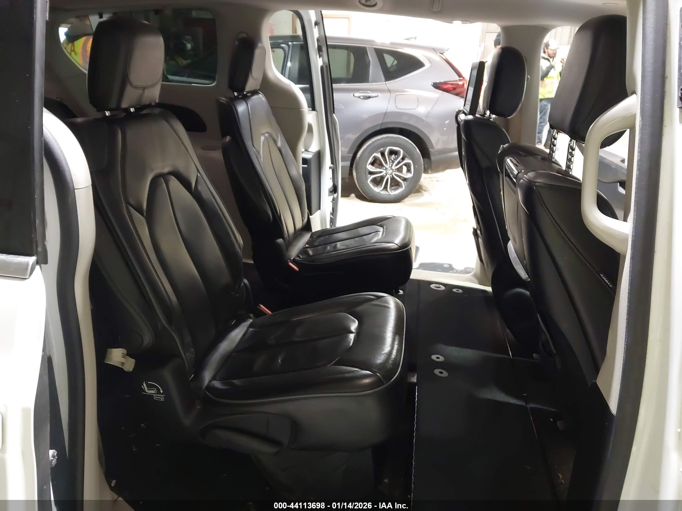CHRYSLER PACIFICA image 8