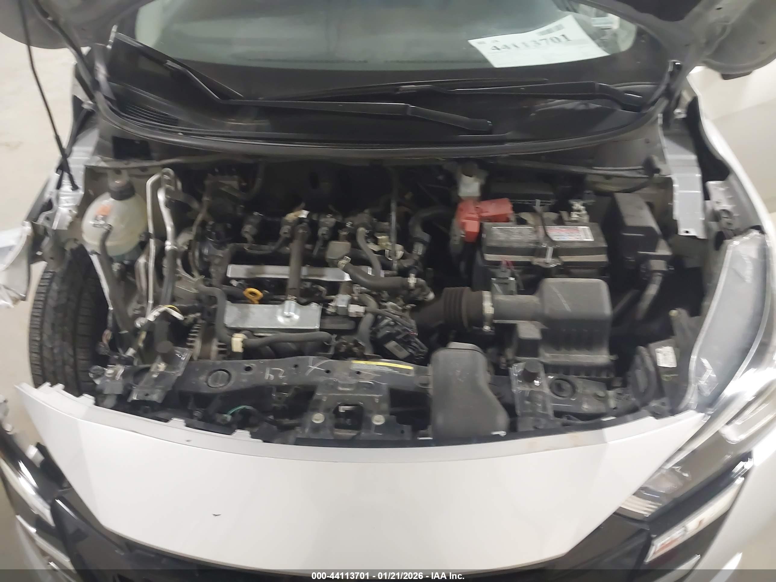 NISSAN VERSA image 10