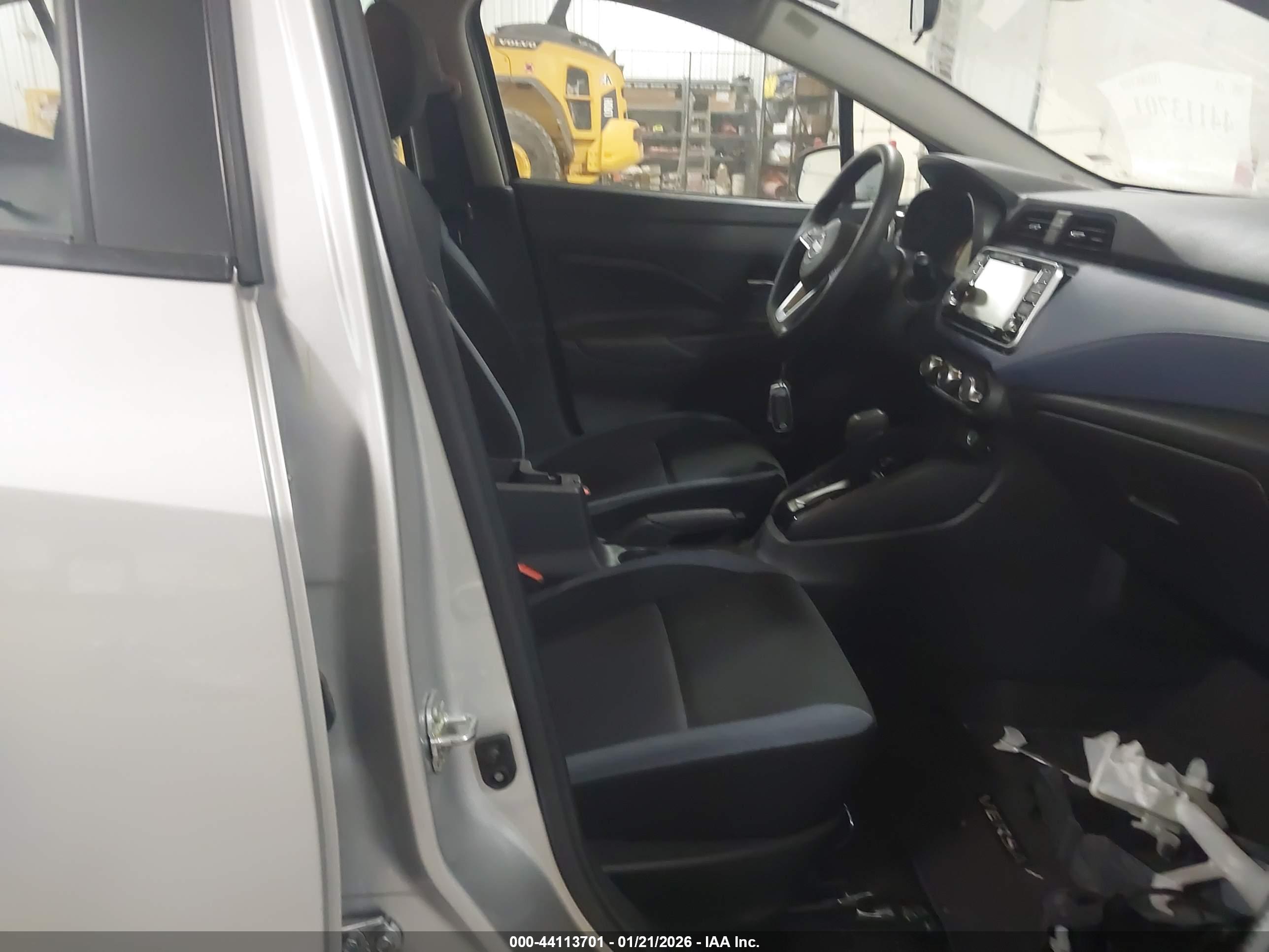 NISSAN VERSA image 5