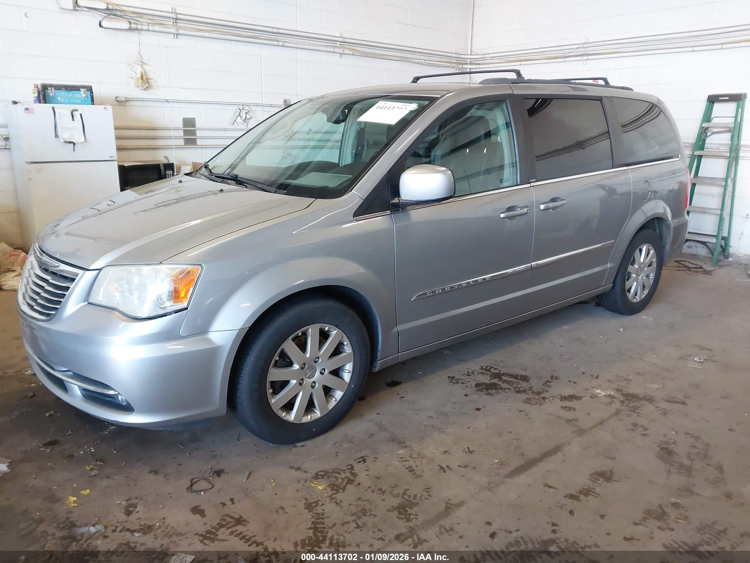CHRYSLER TOWN image 2