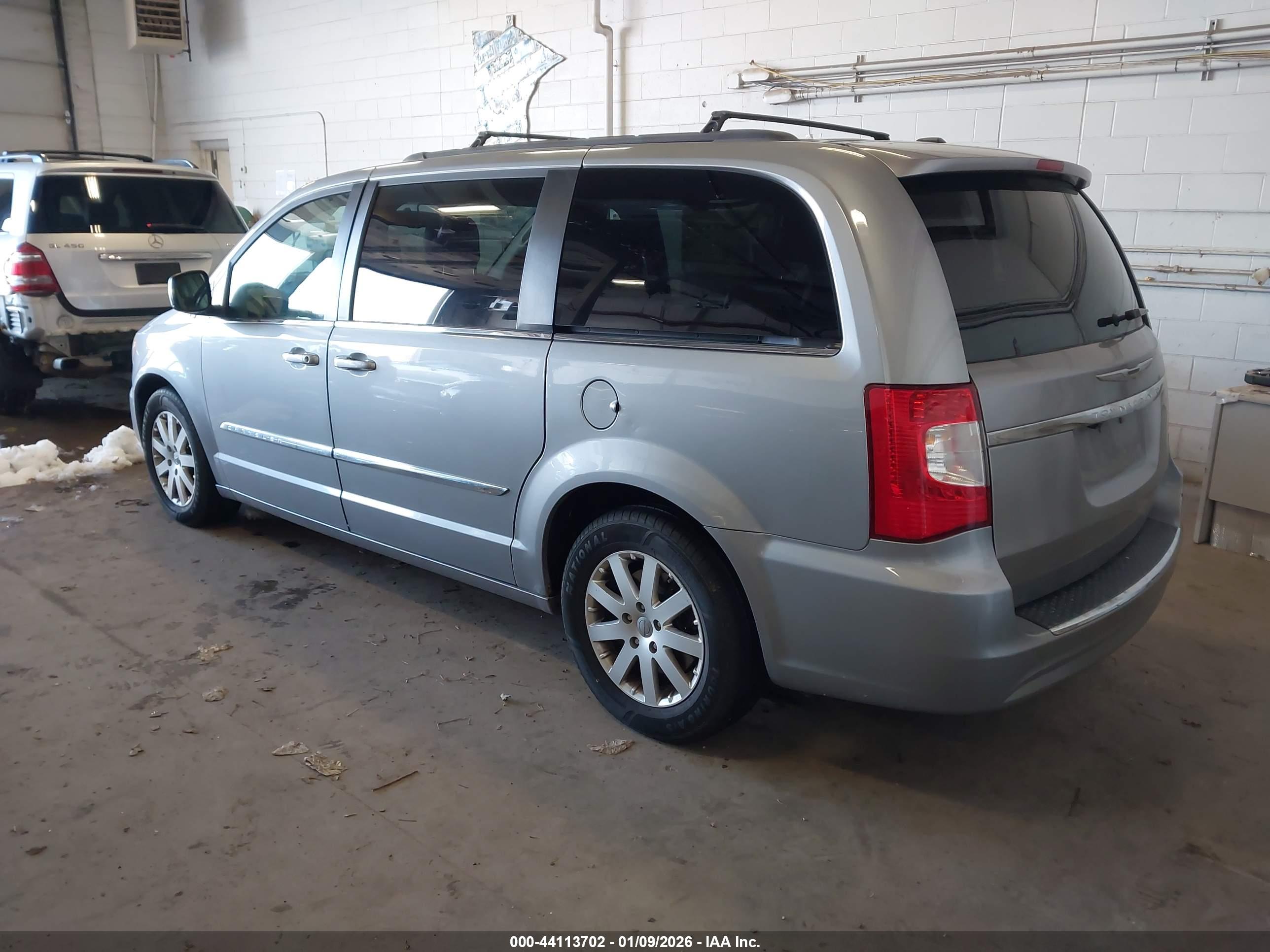 CHRYSLER TOWN image 3