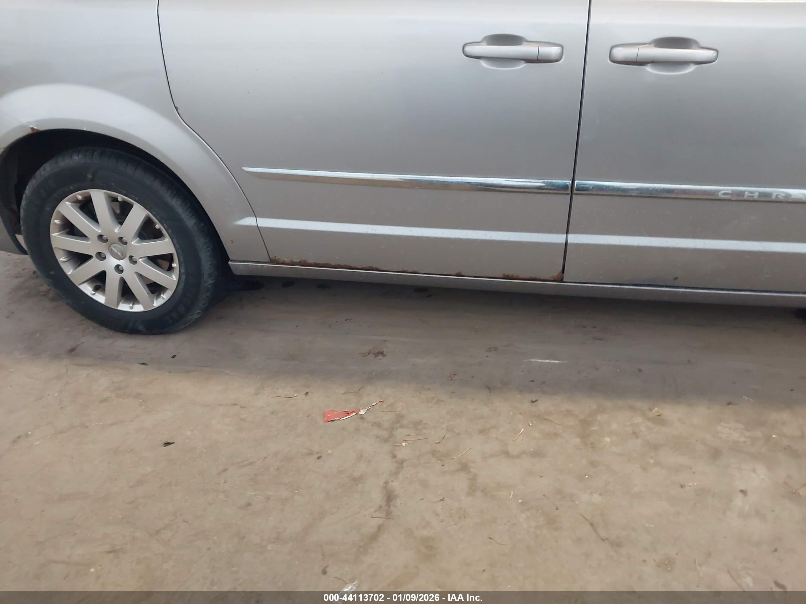 CHRYSLER TOWN image 6