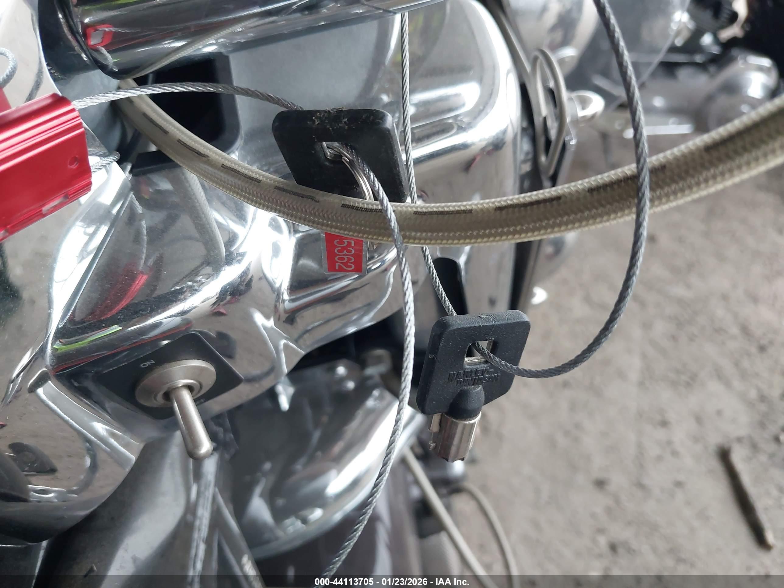 HARLEY-DAVIDSON FLHR image 11