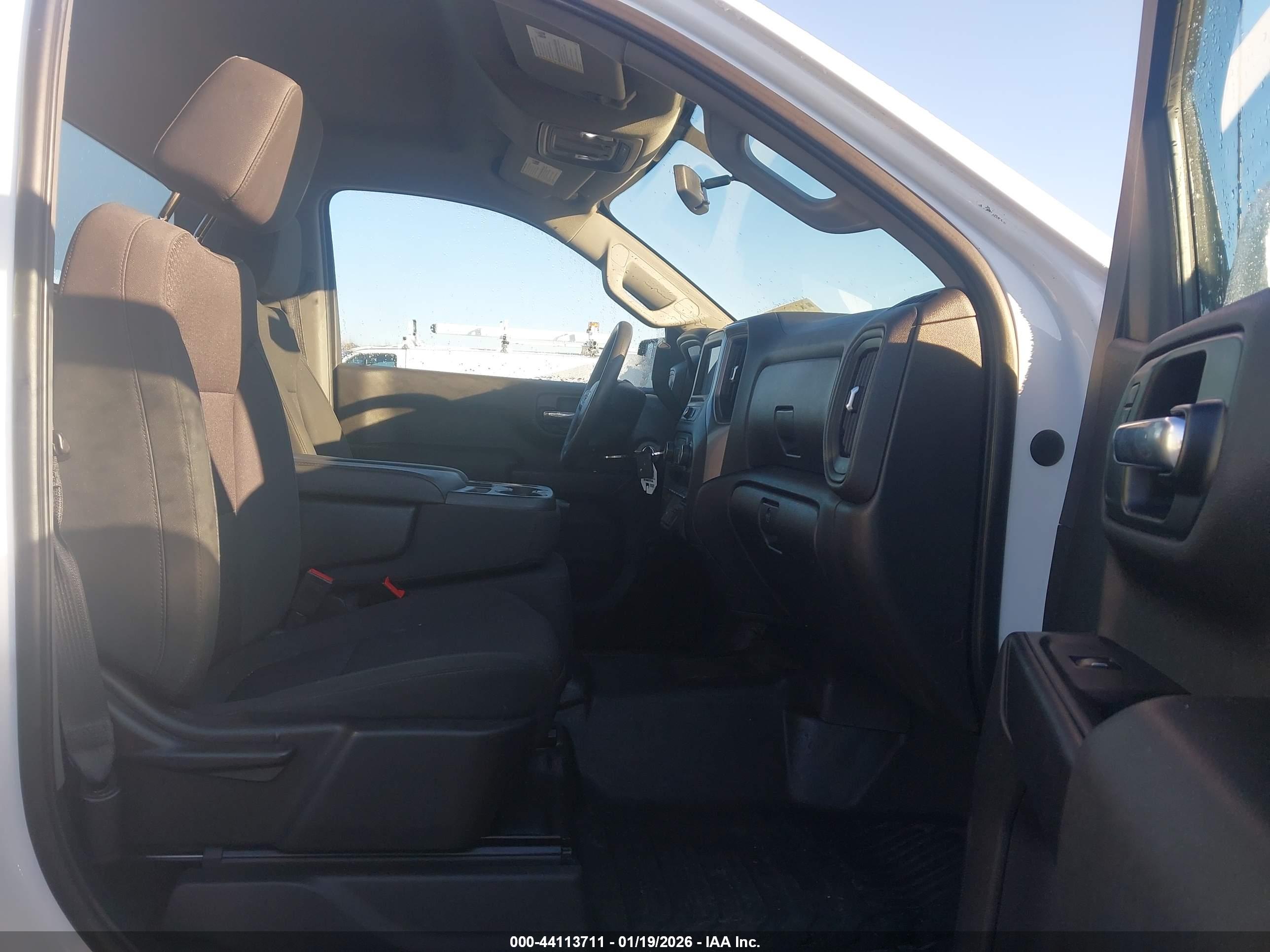 CHEVROLET SILVERADO image 5