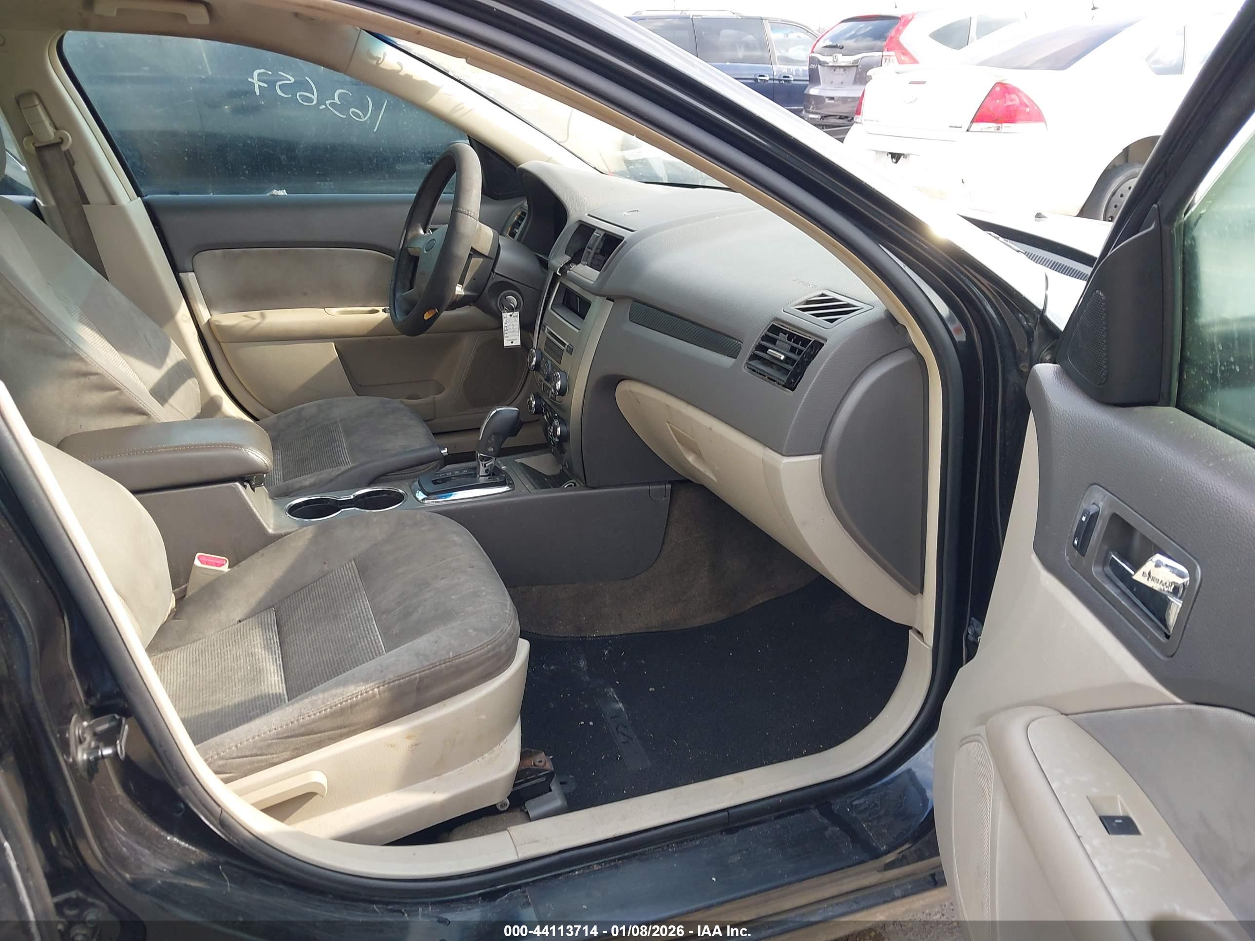 FORD FUSION image 5