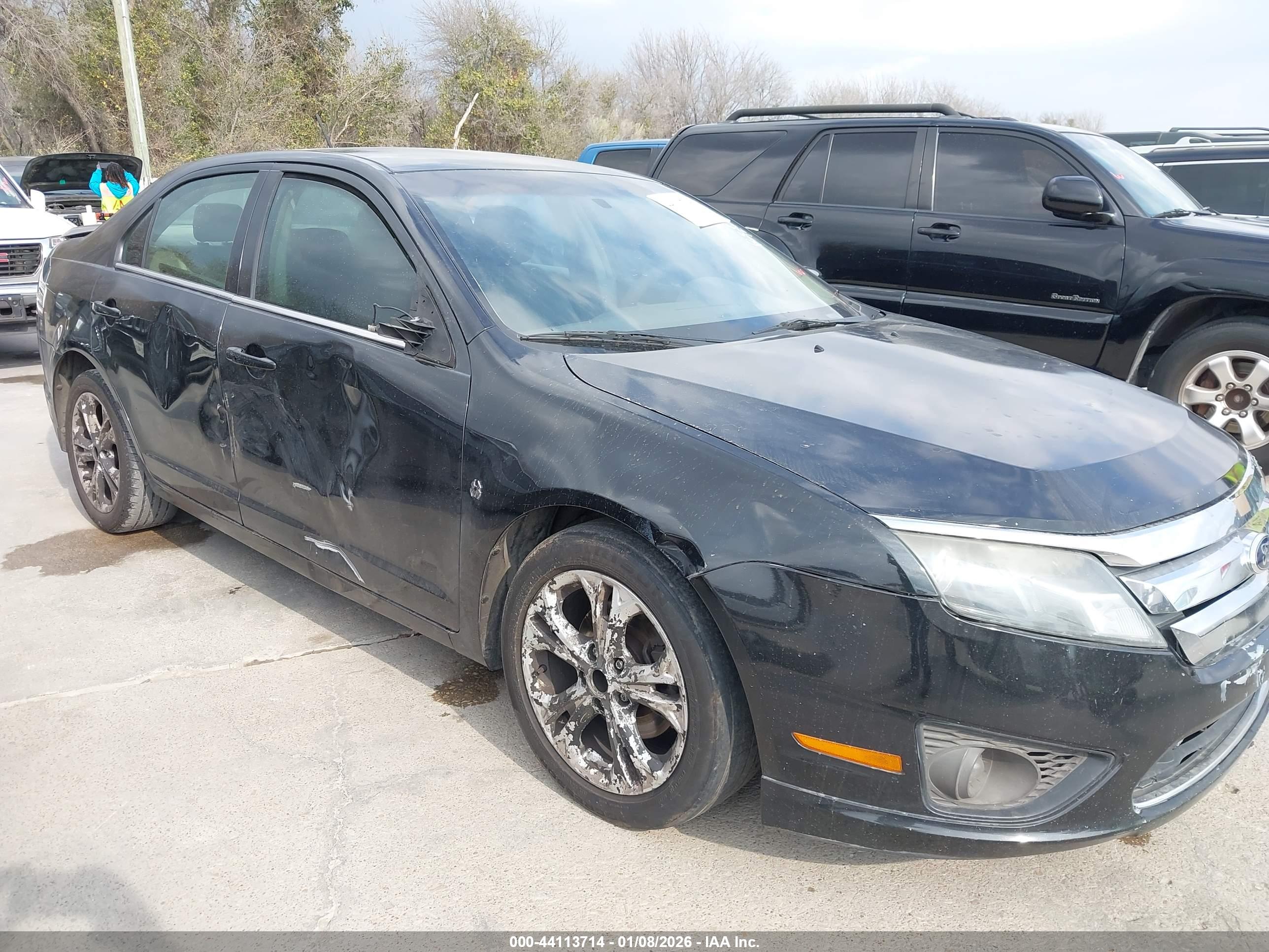 FORD FUSION image 6