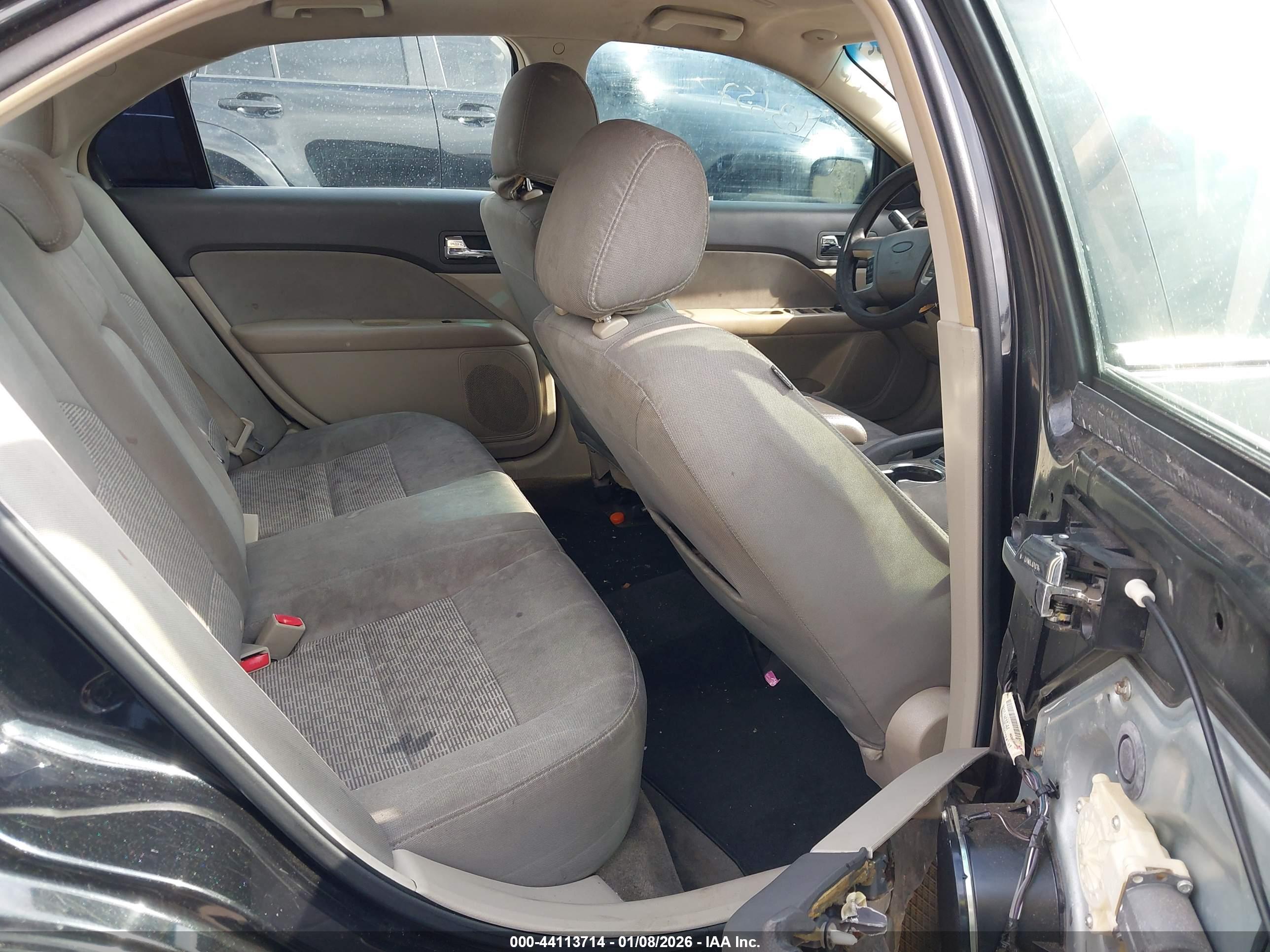 FORD FUSION image 8