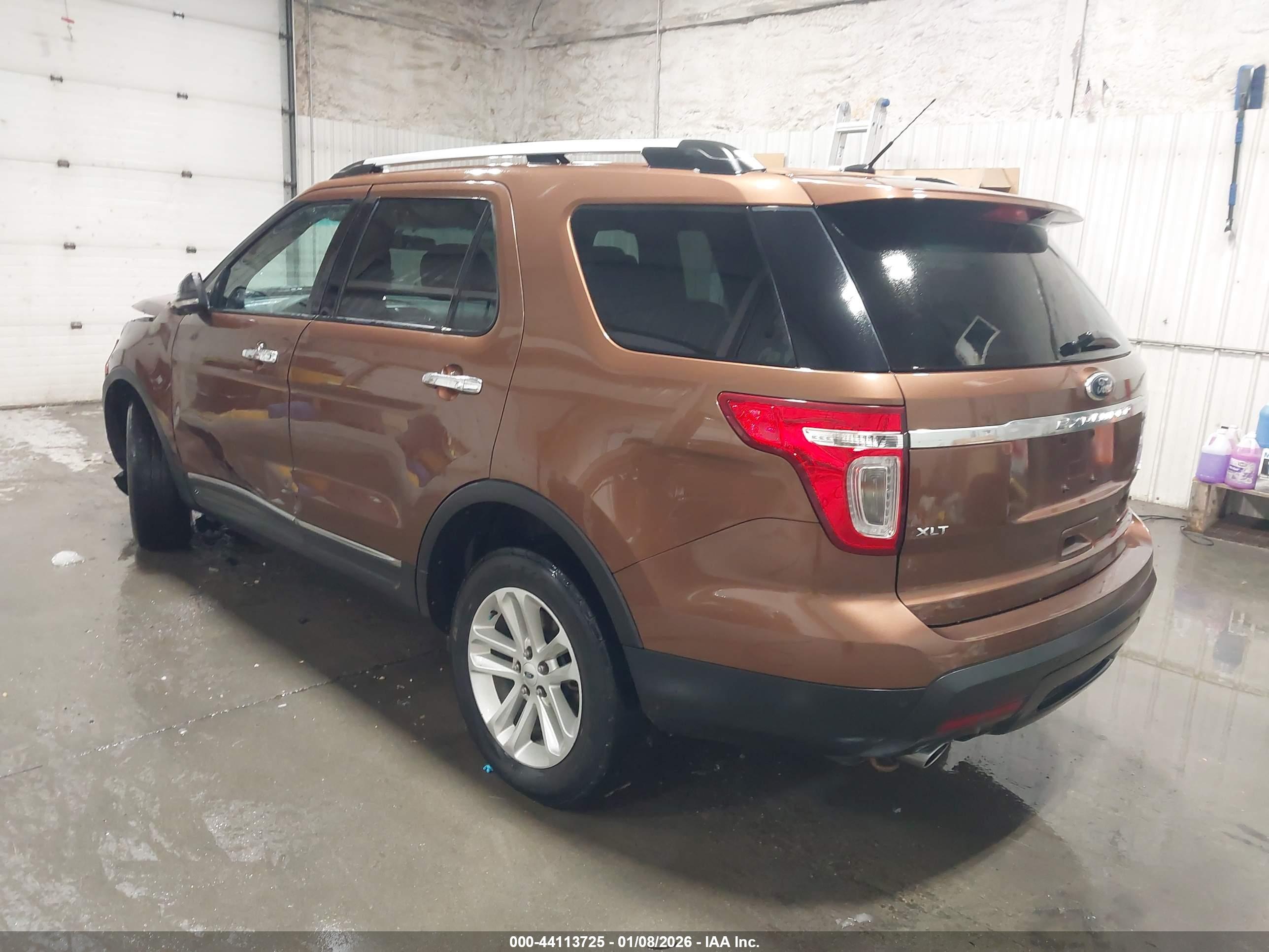 FORD EXPLORER image 3