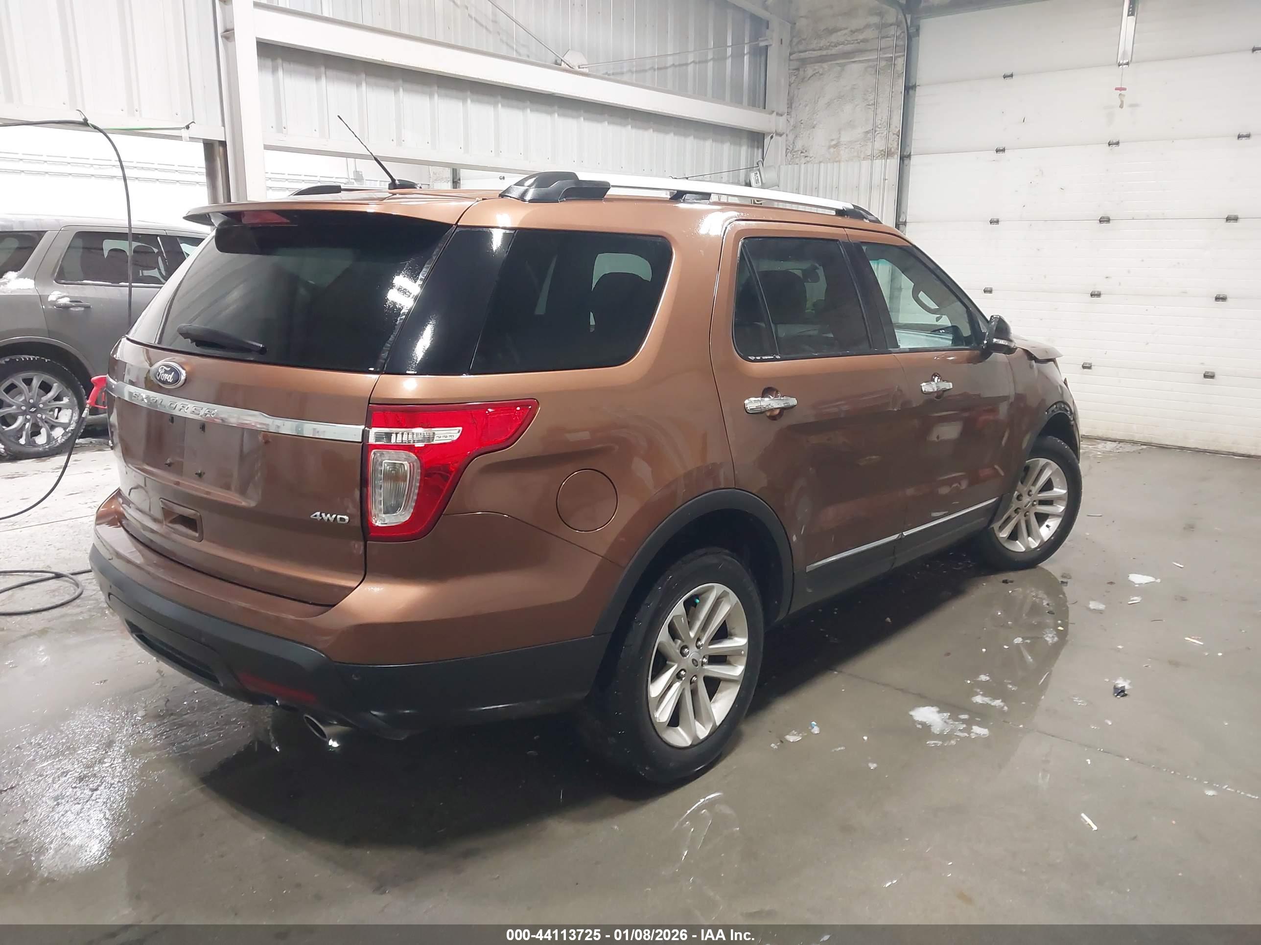 FORD EXPLORER image 4