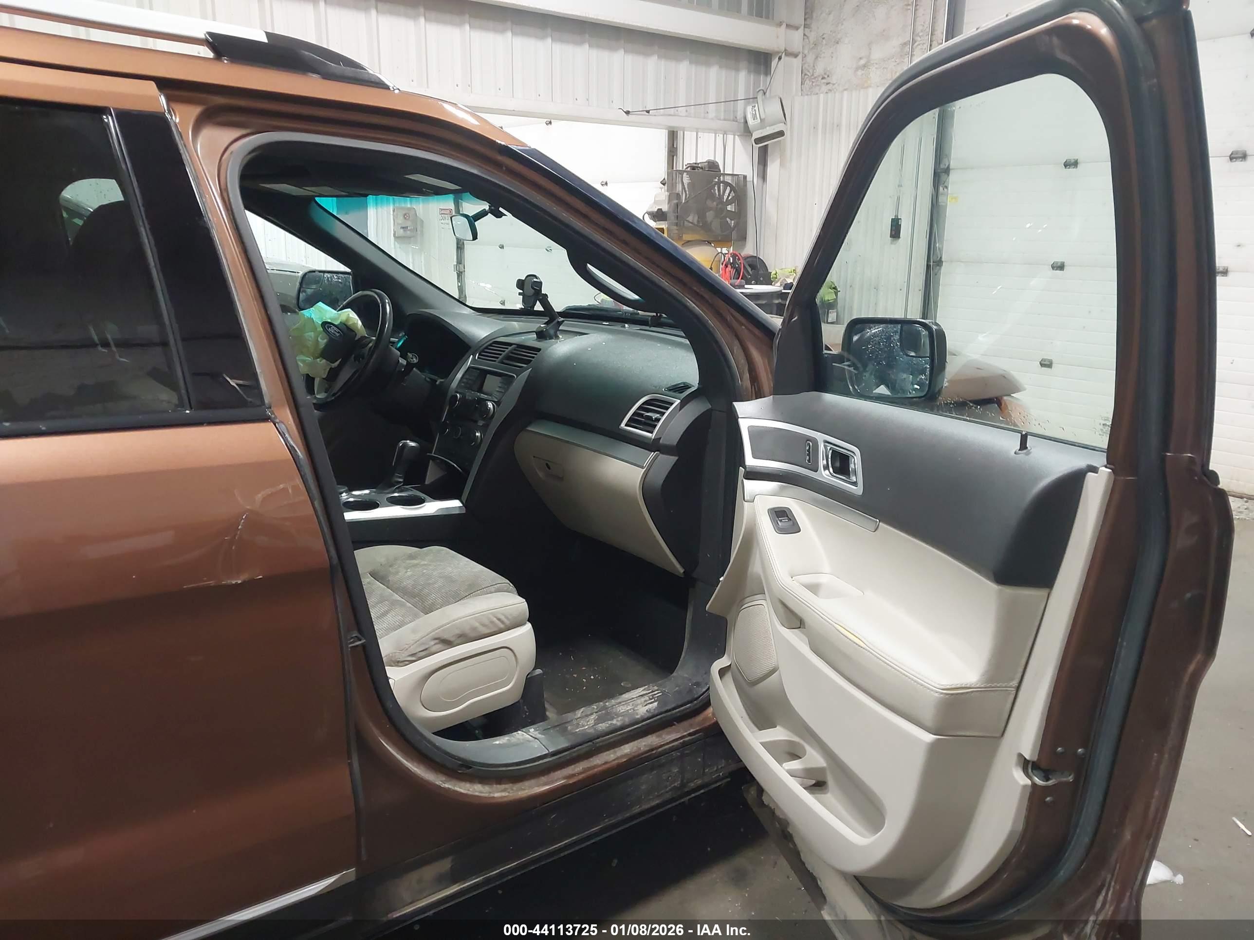 FORD EXPLORER image 5