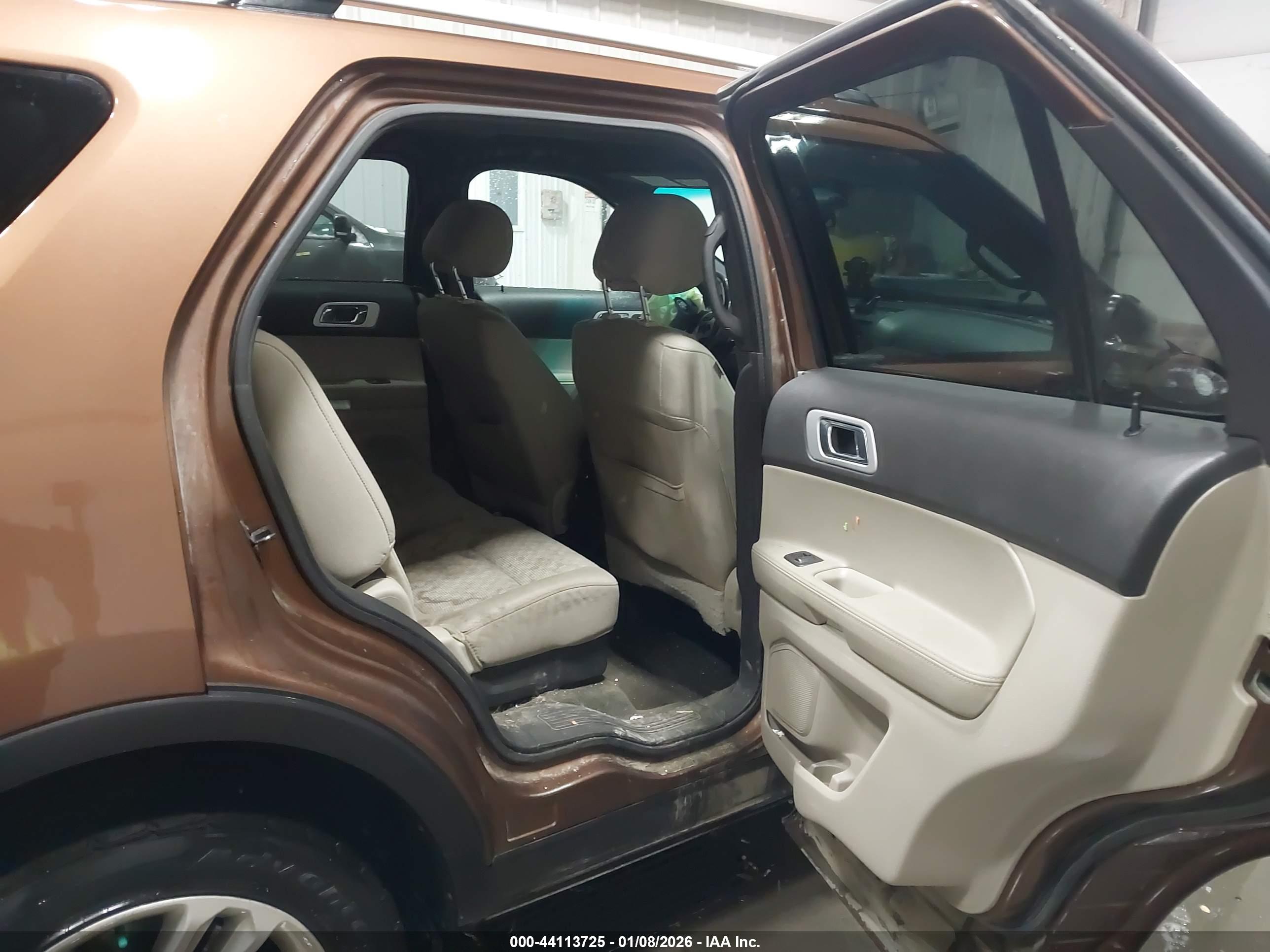 FORD EXPLORER image 8