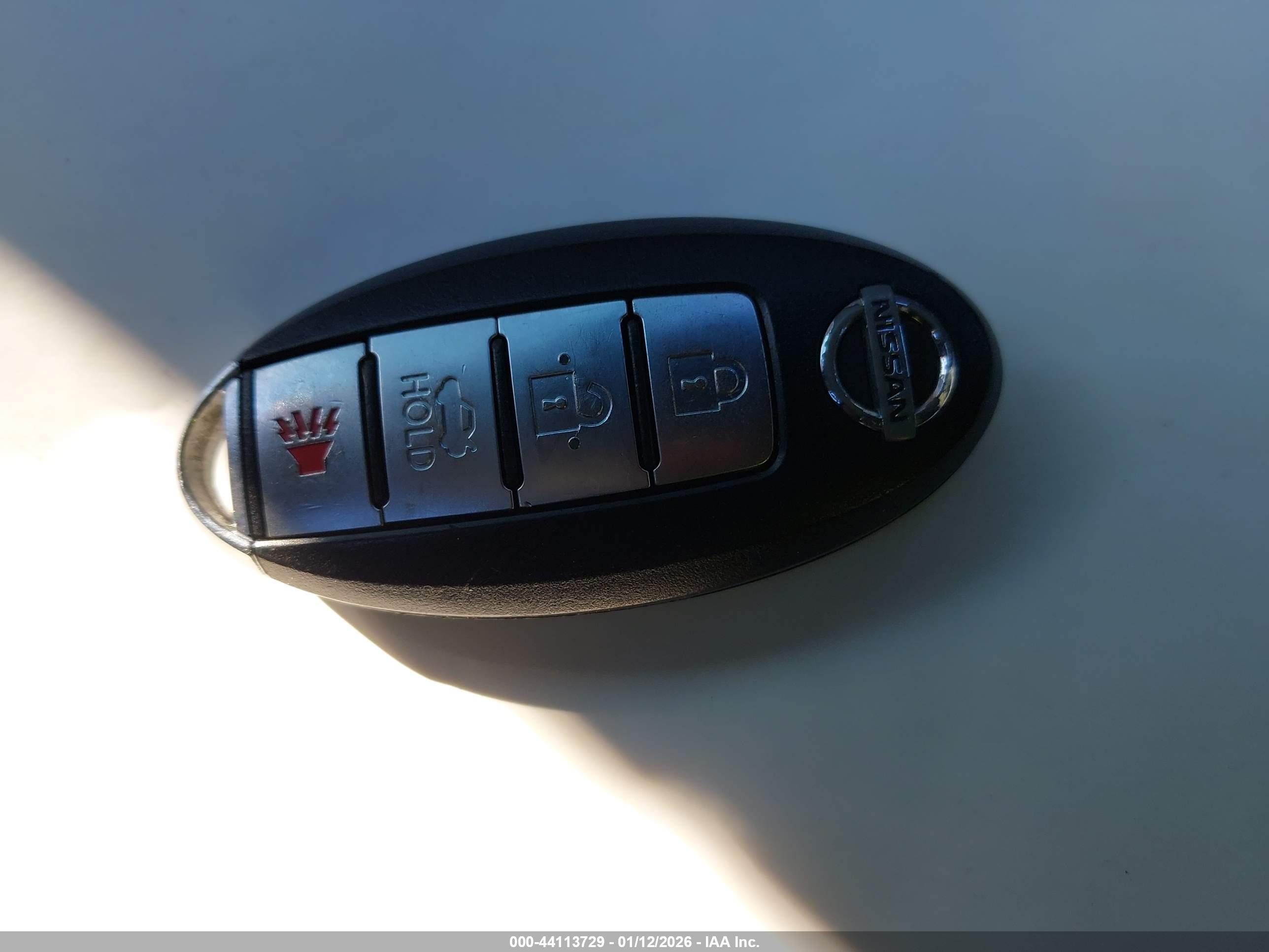 NISSAN MAXIMA image 11