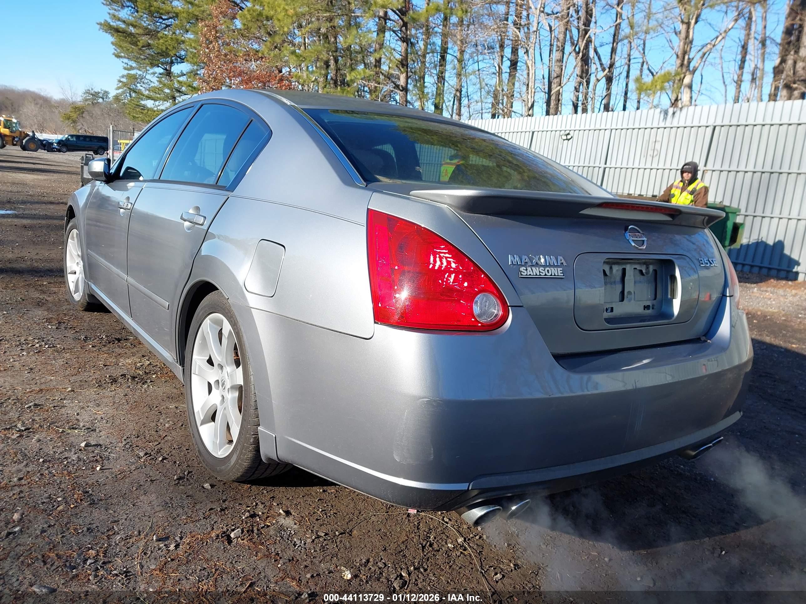 NISSAN MAXIMA image 3