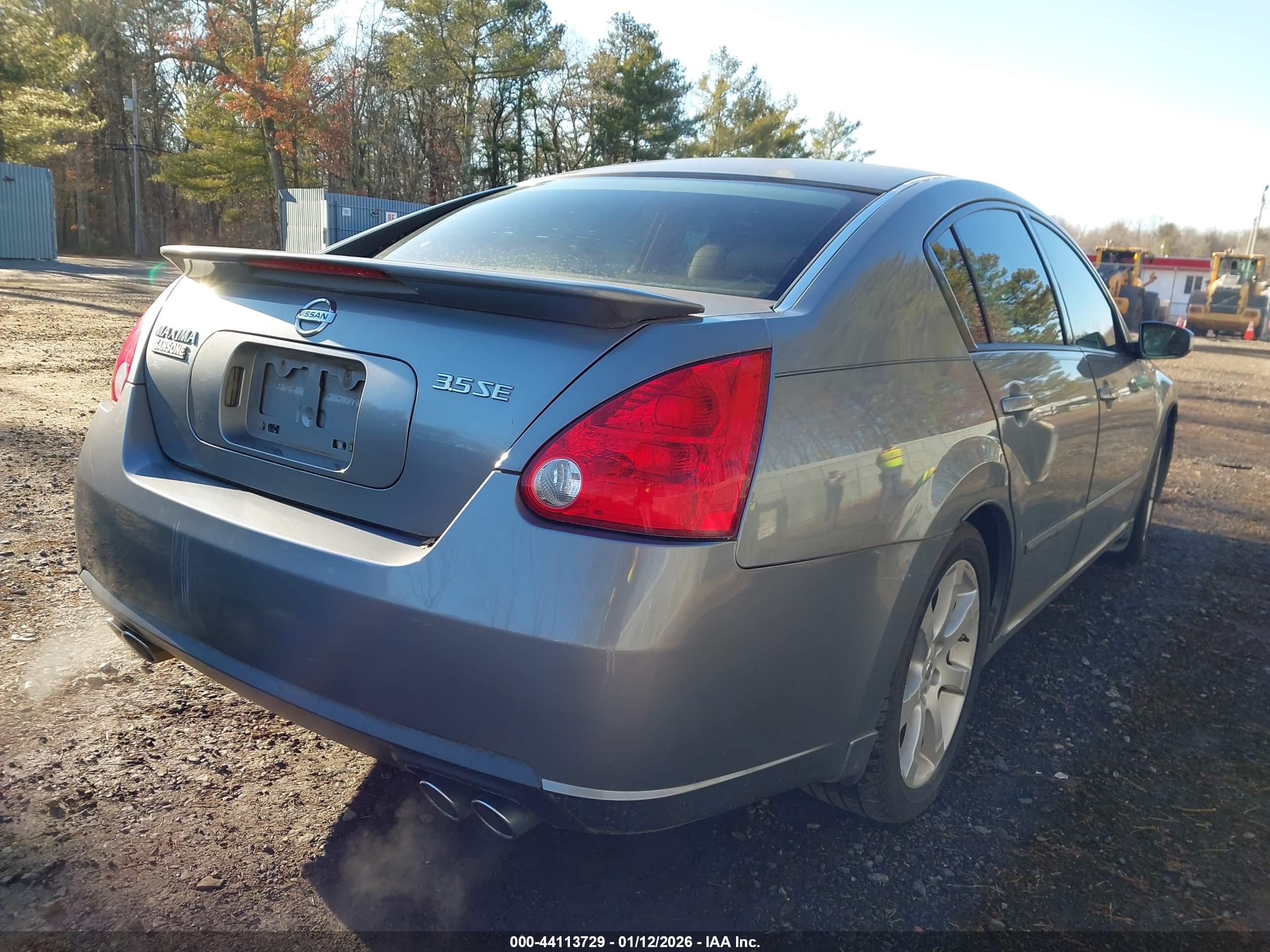 NISSAN MAXIMA image 4