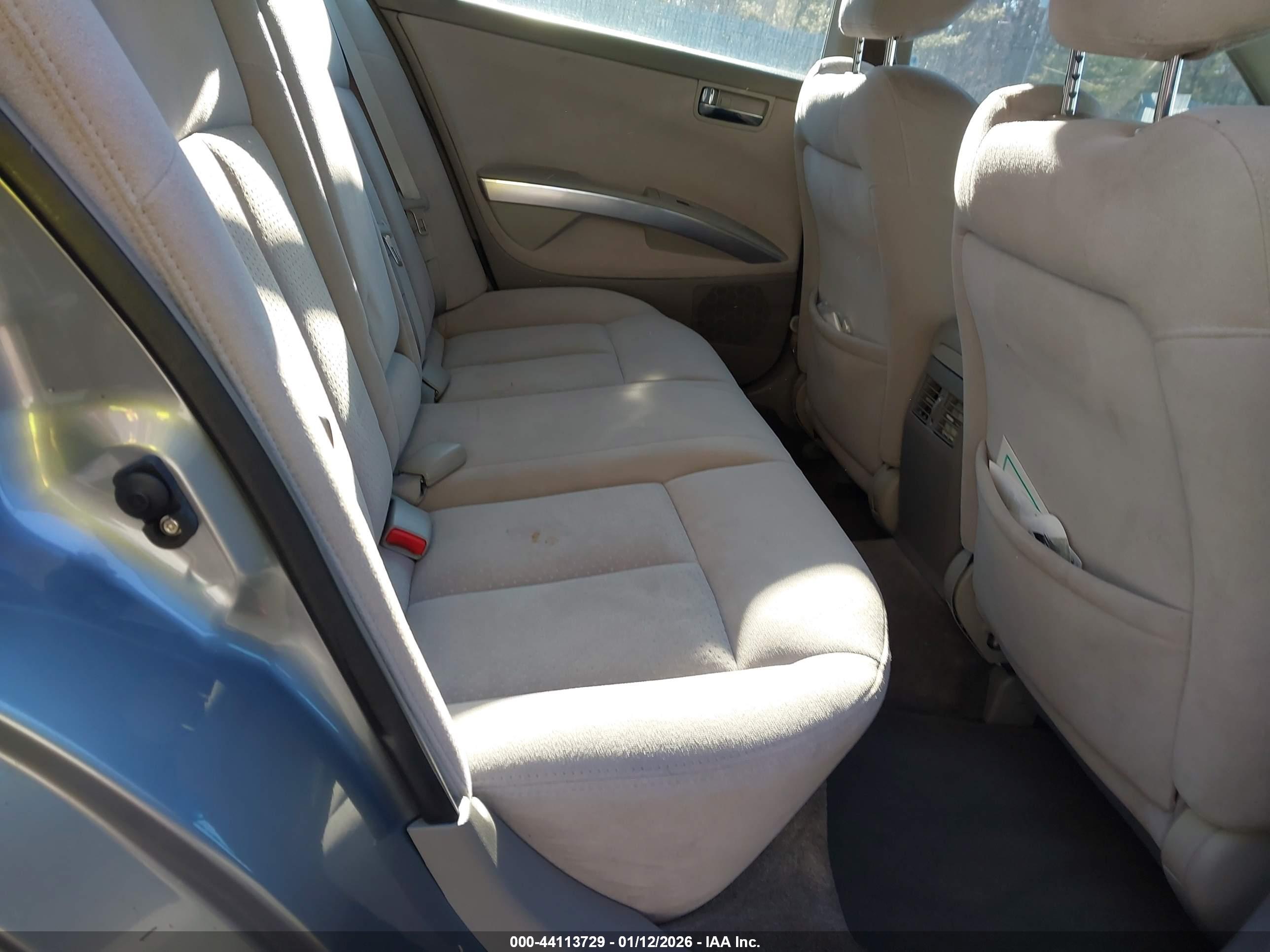 NISSAN MAXIMA image 8
