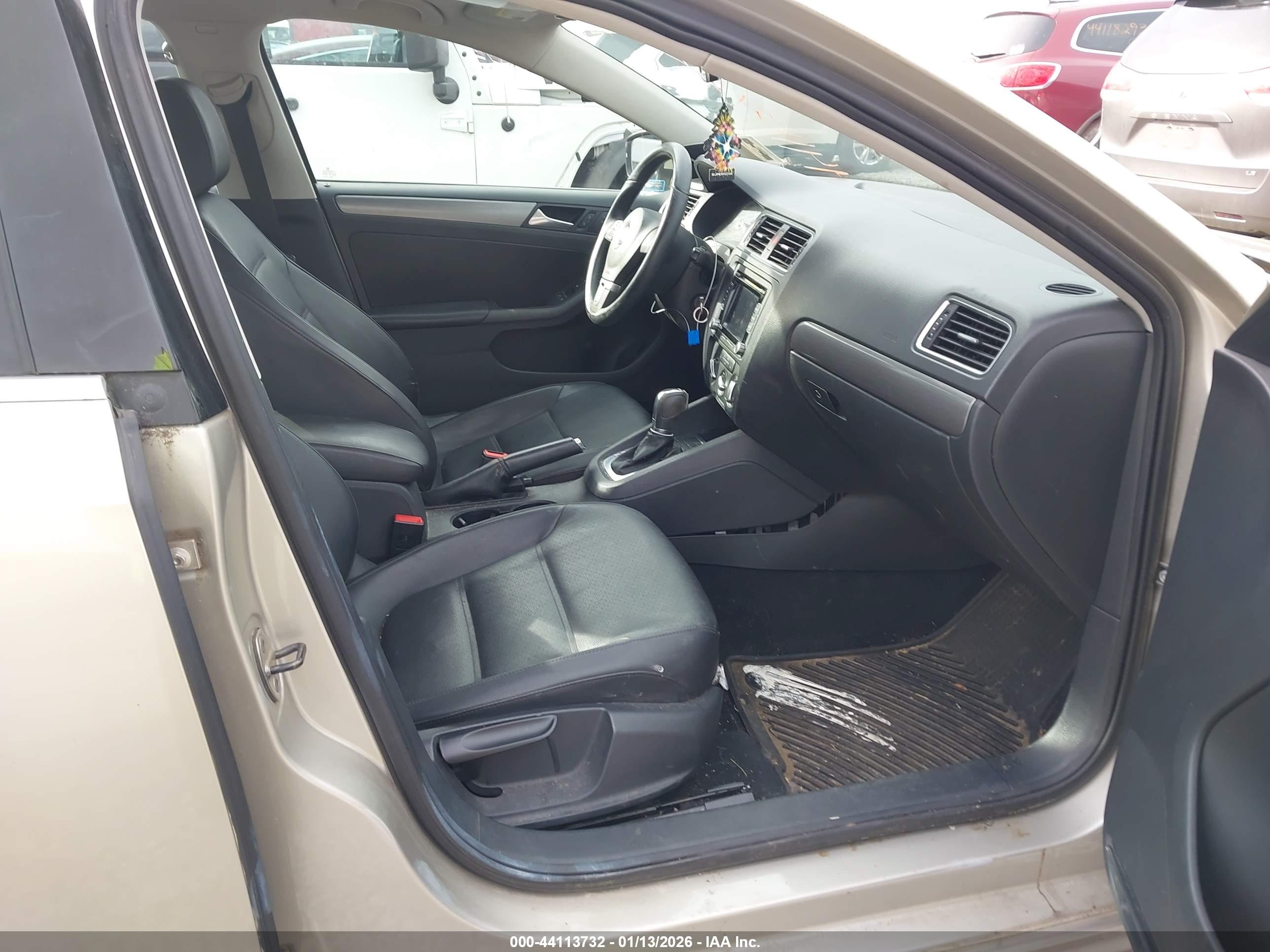 VOLKSWAGEN JETTA image 5