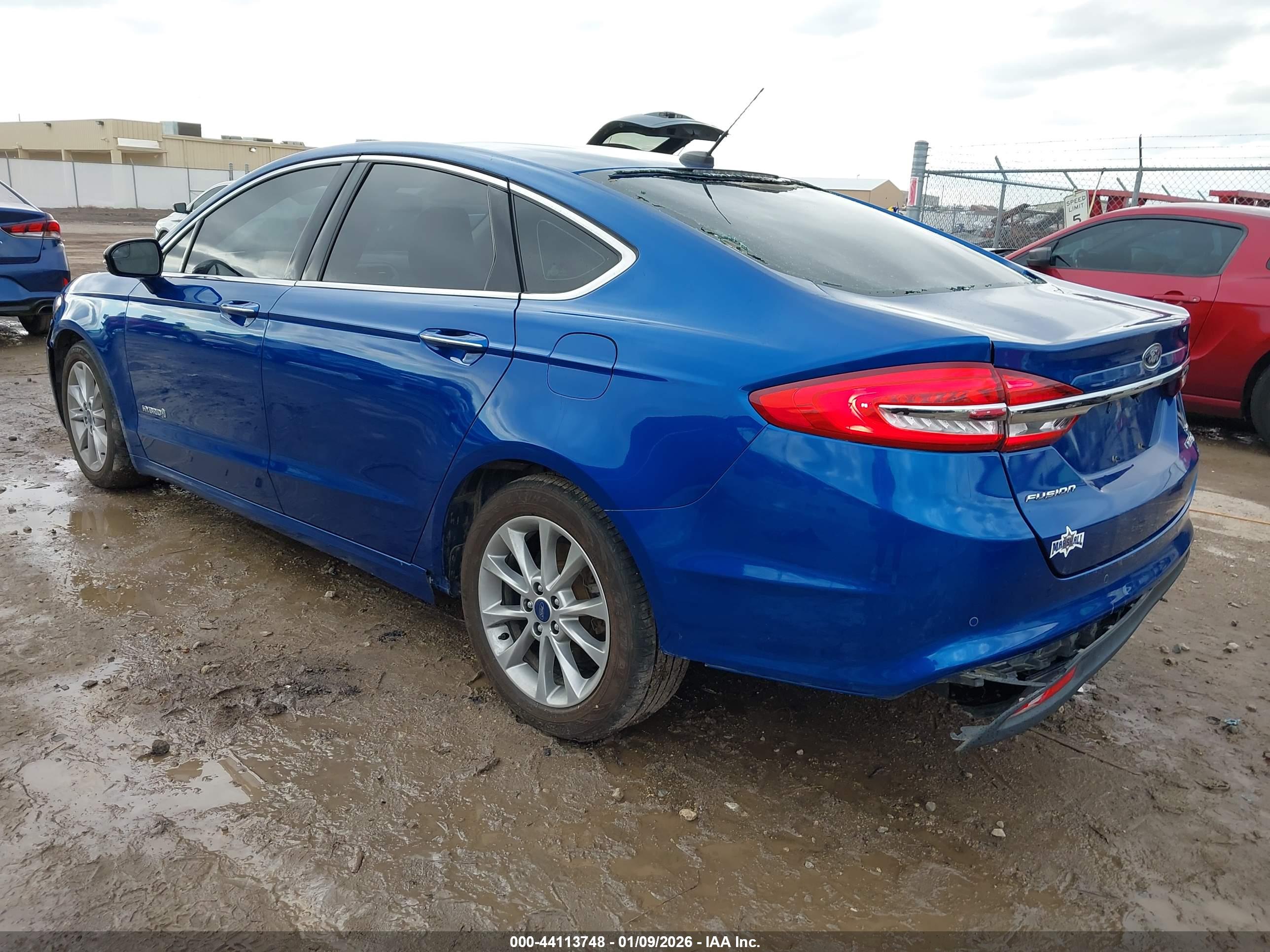 FORD FUSION image 3