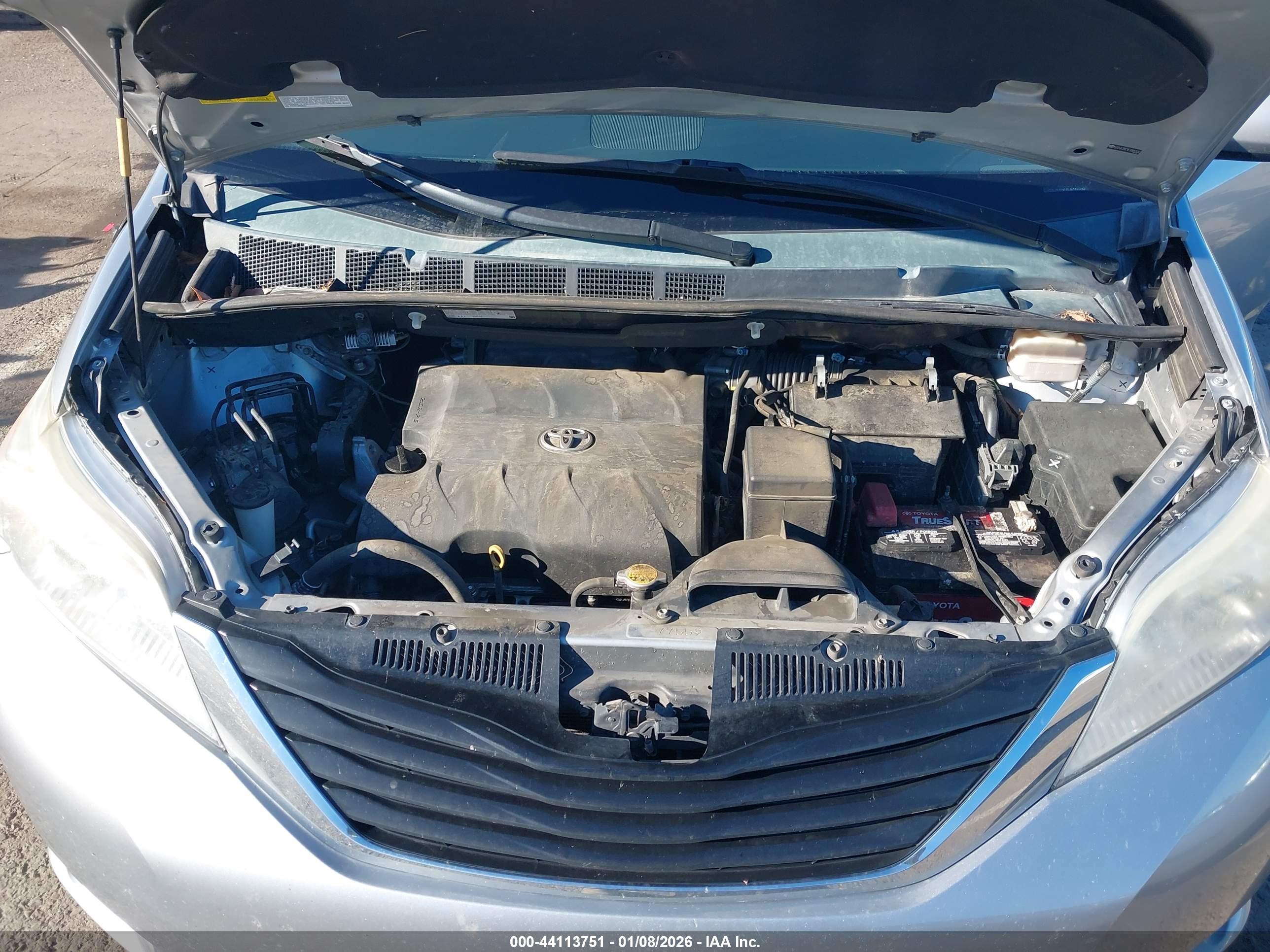 TOYOTA SIENNA image 10
