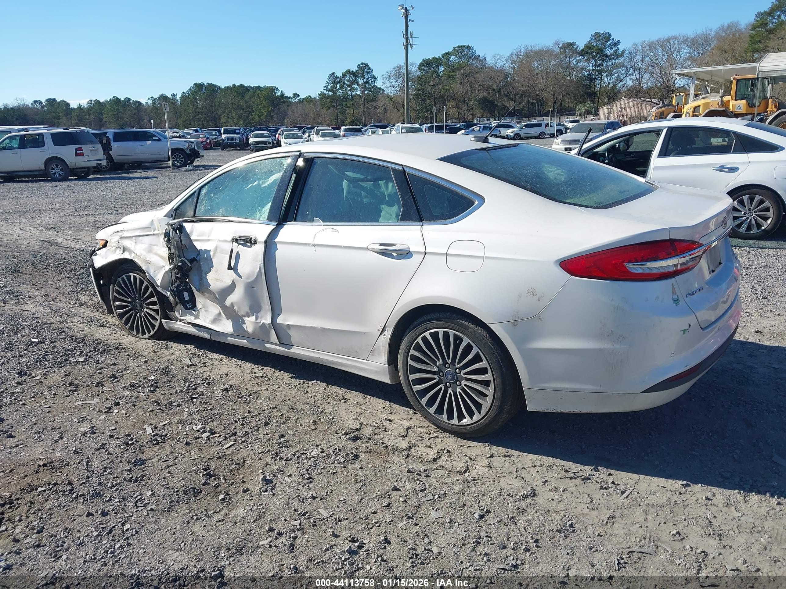 FORD FUSION image 3