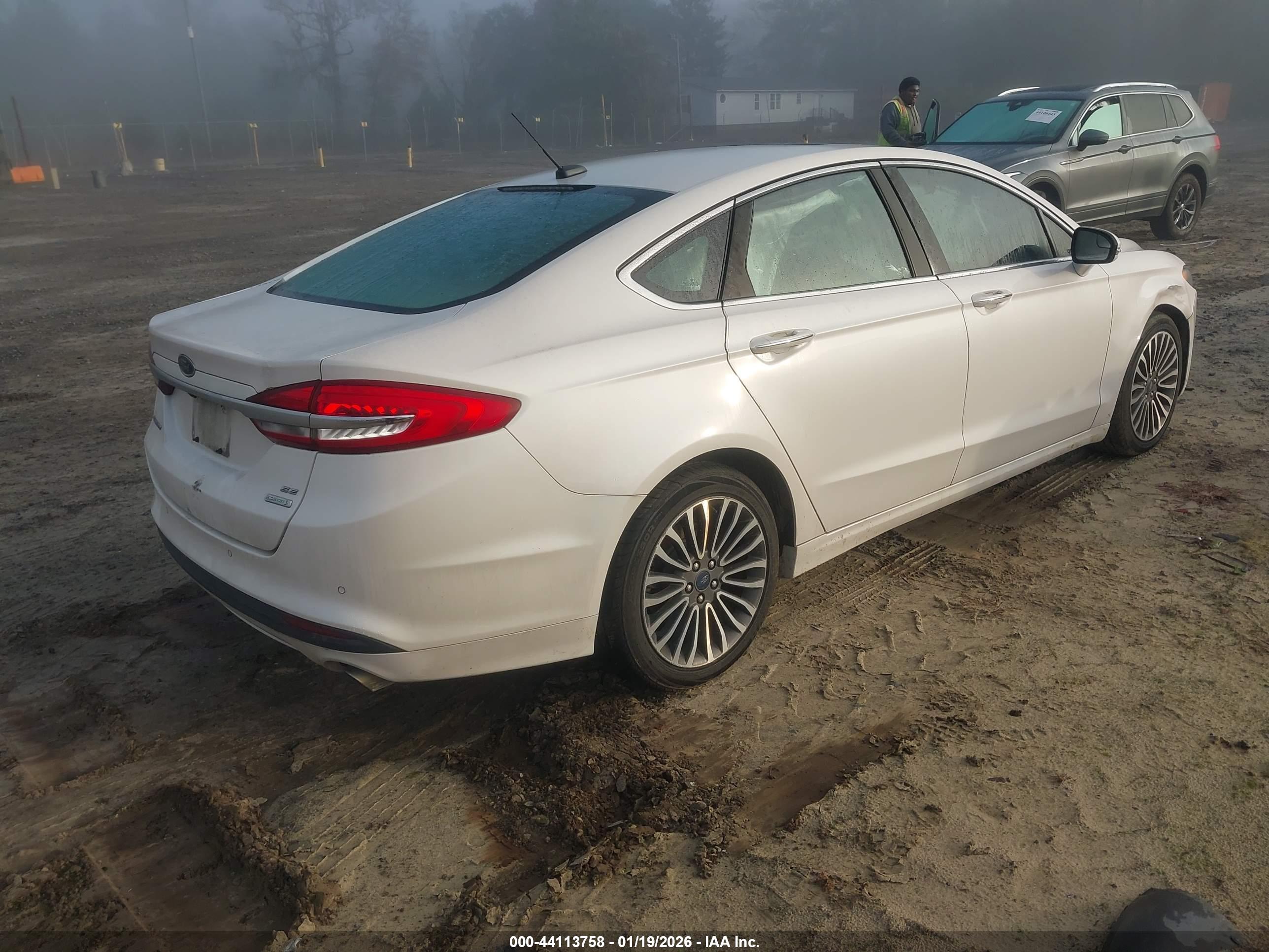 FORD FUSION image 4