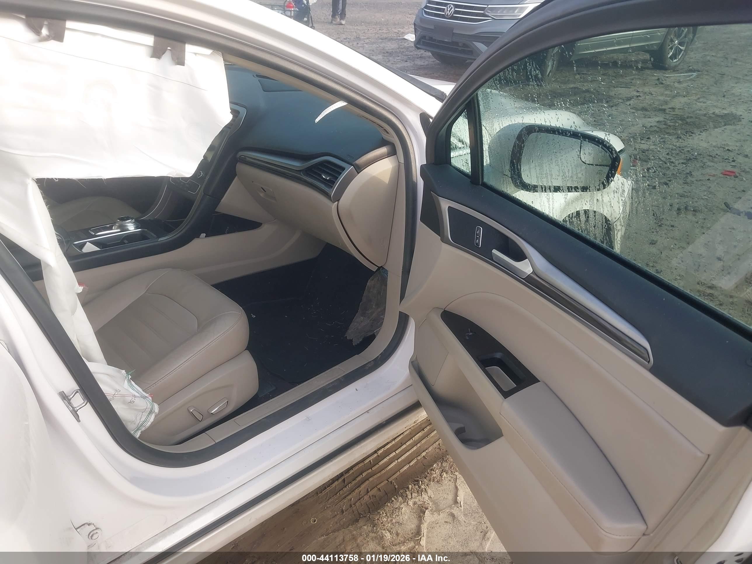 FORD FUSION image 5
