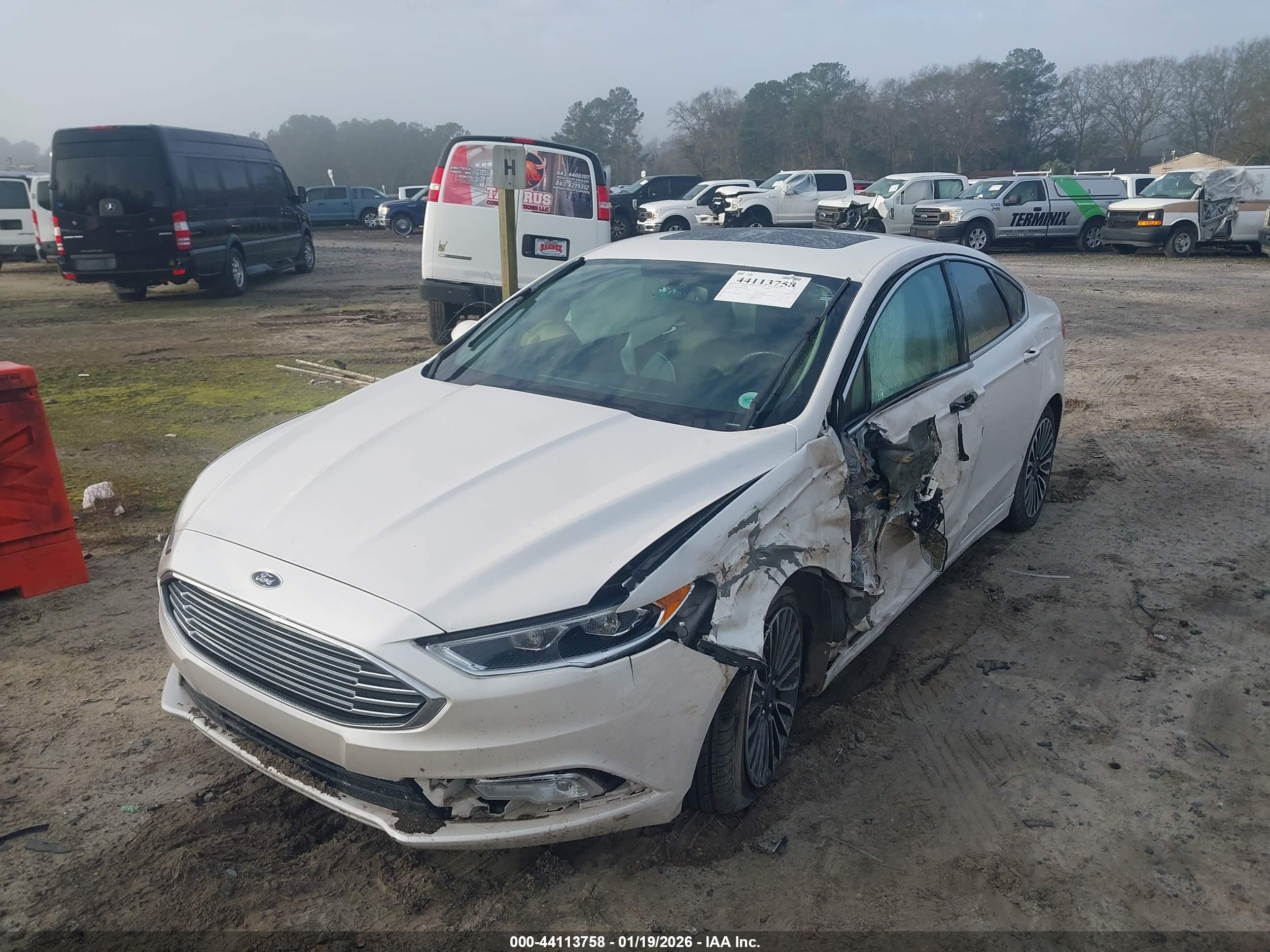 FORD FUSION image 6