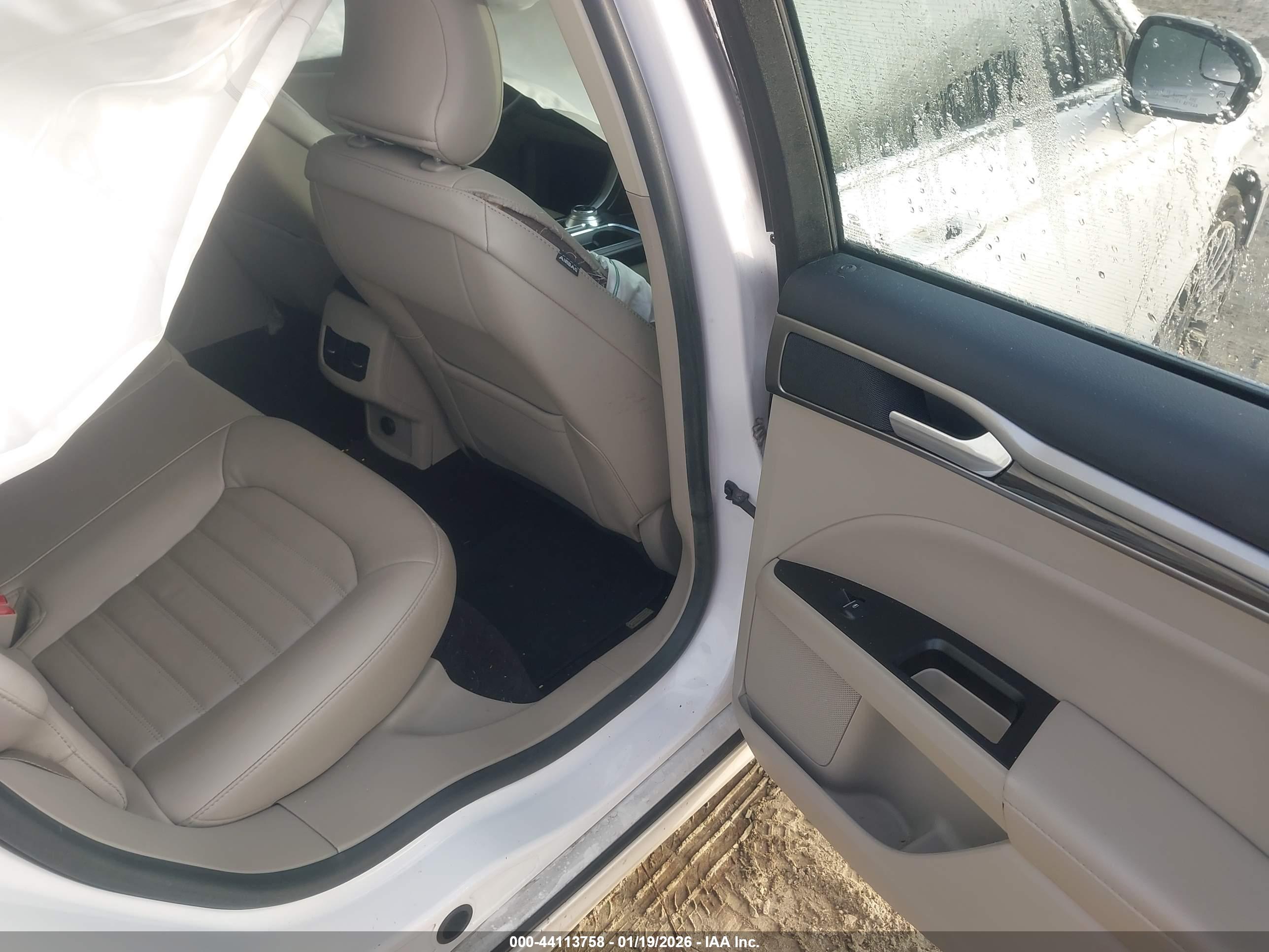 FORD FUSION image 8