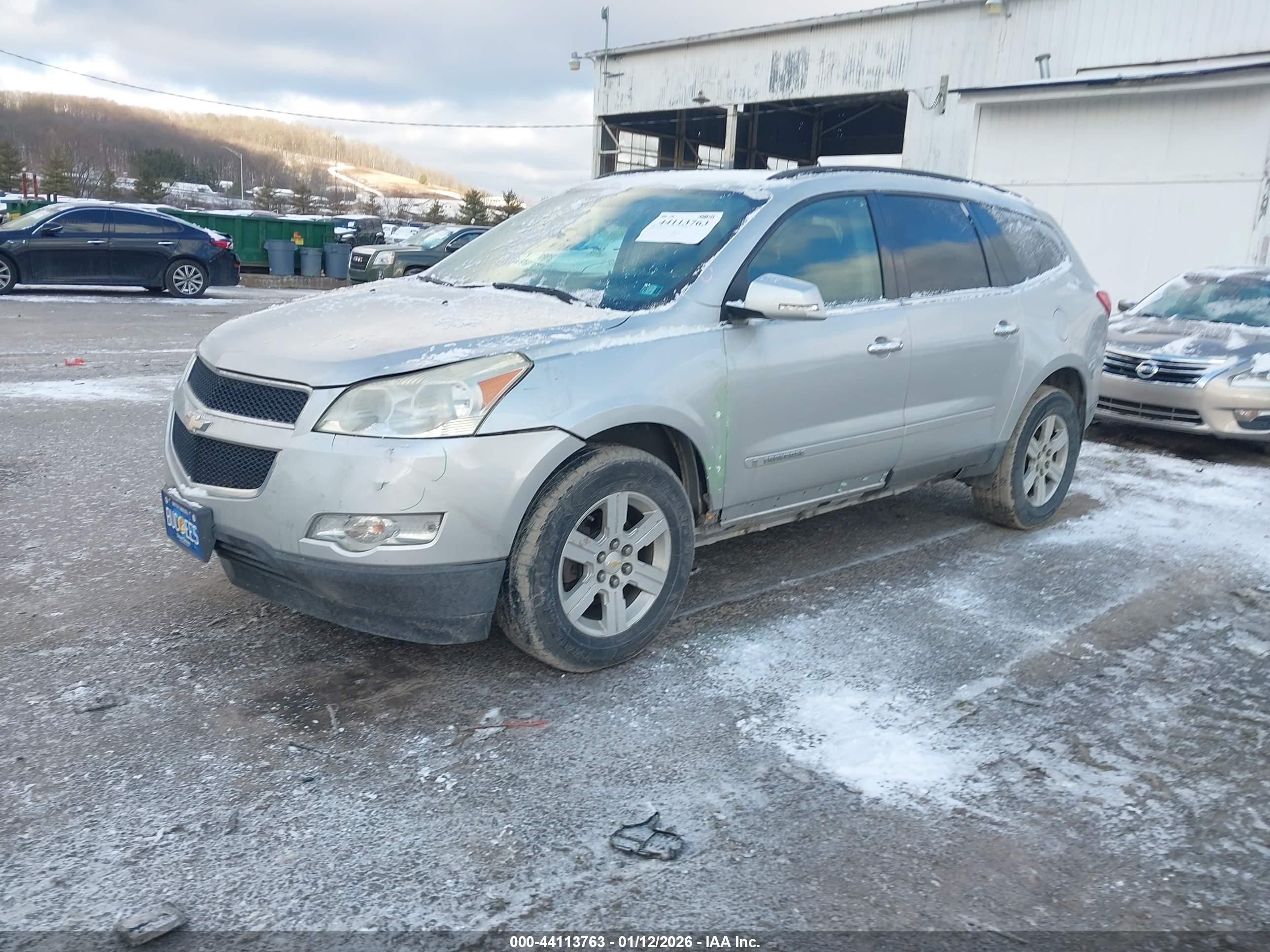 CHEVROLET TRAVERSE image 2