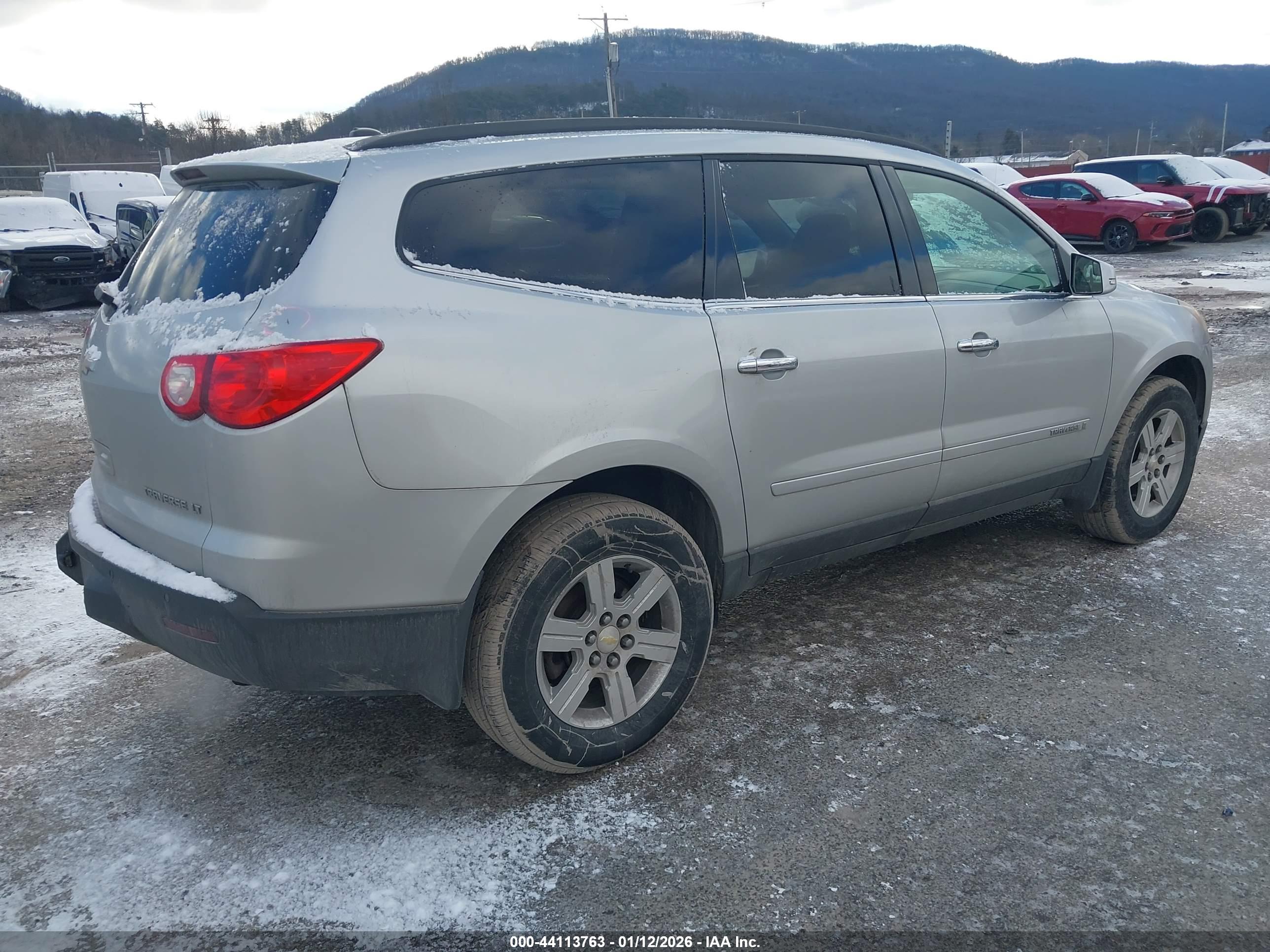 CHEVROLET TRAVERSE image 4