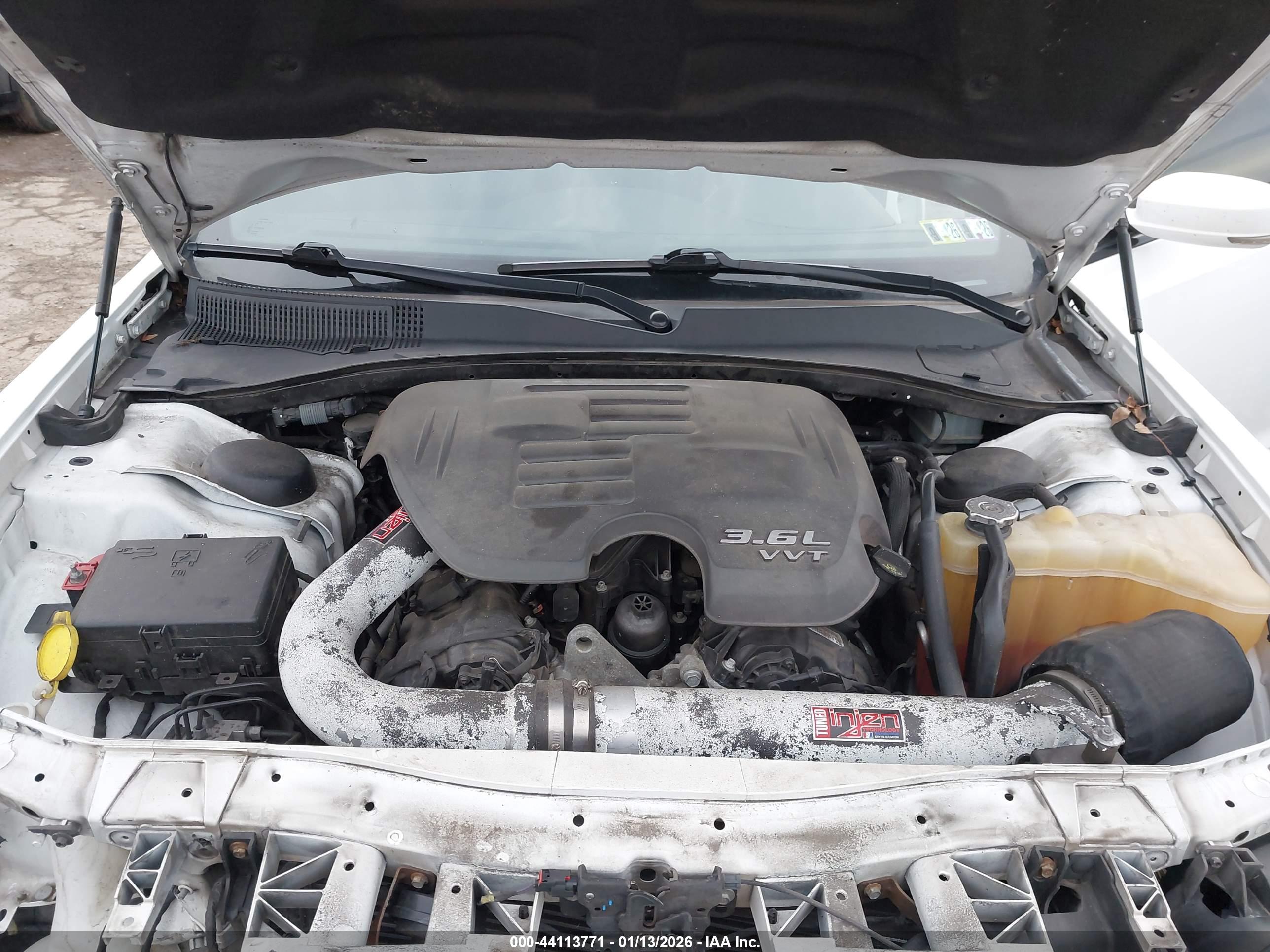 CHRYSLER 300 image 10