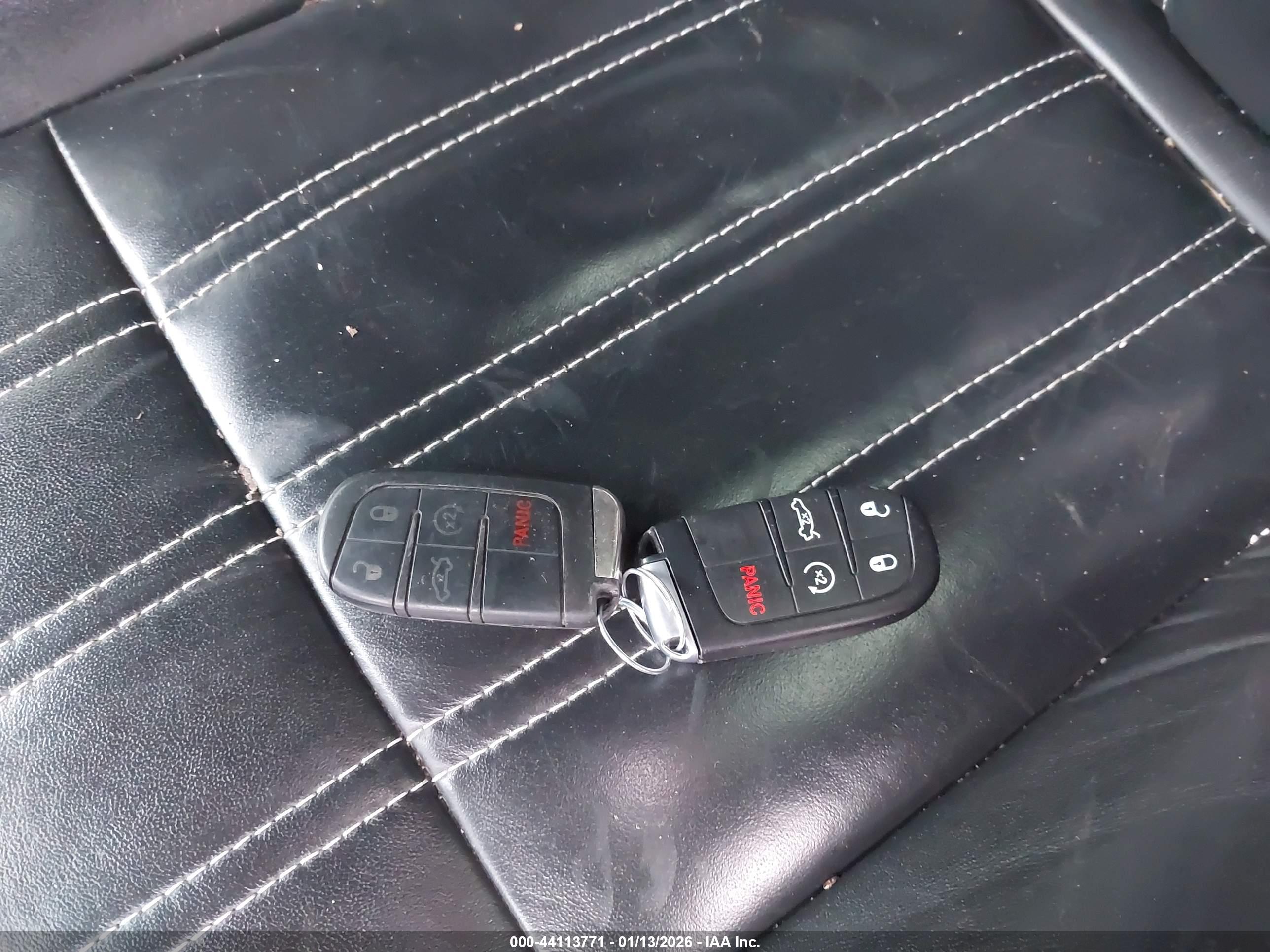 CHRYSLER 300 image 11