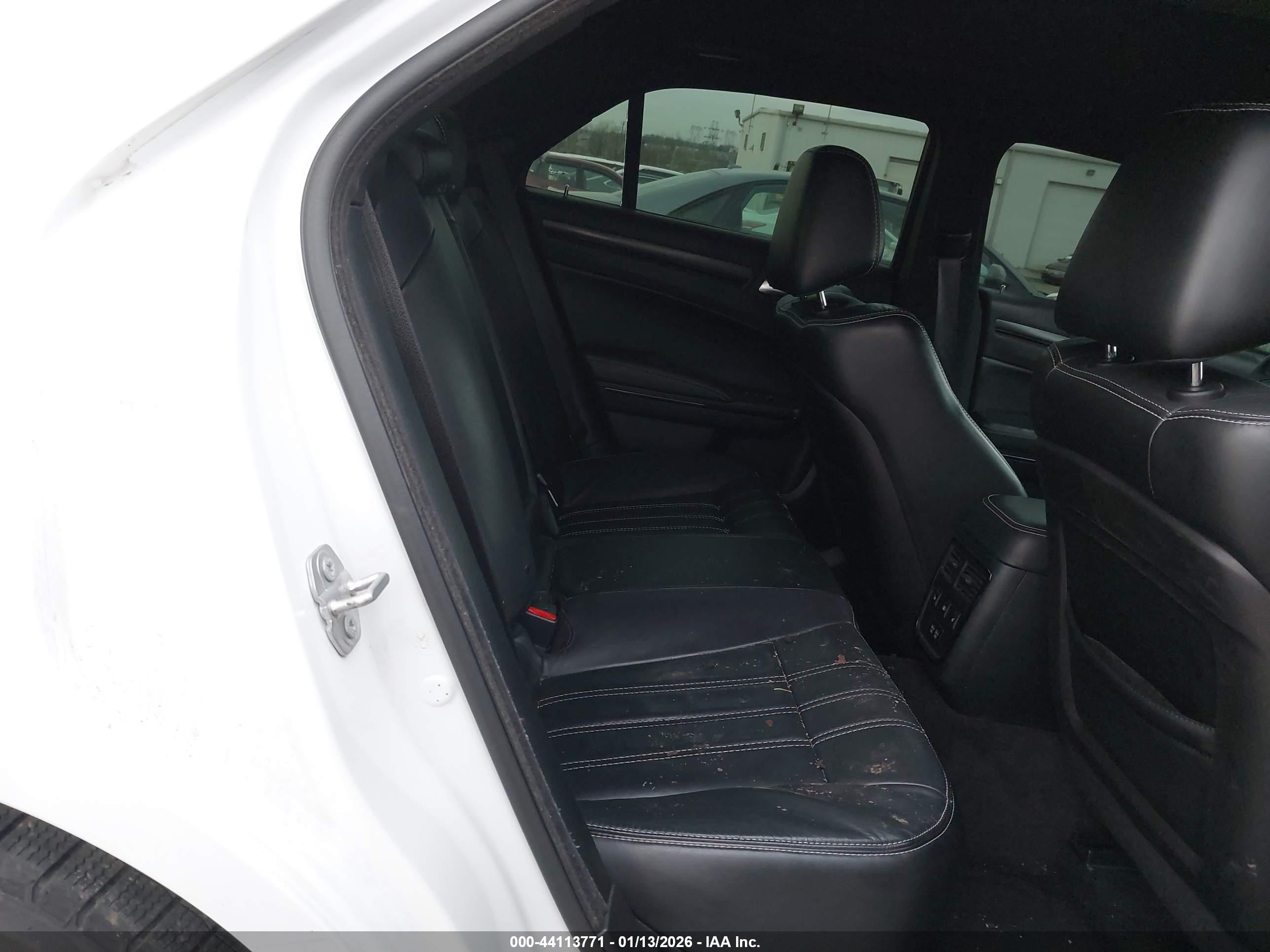 CHRYSLER 300 image 8