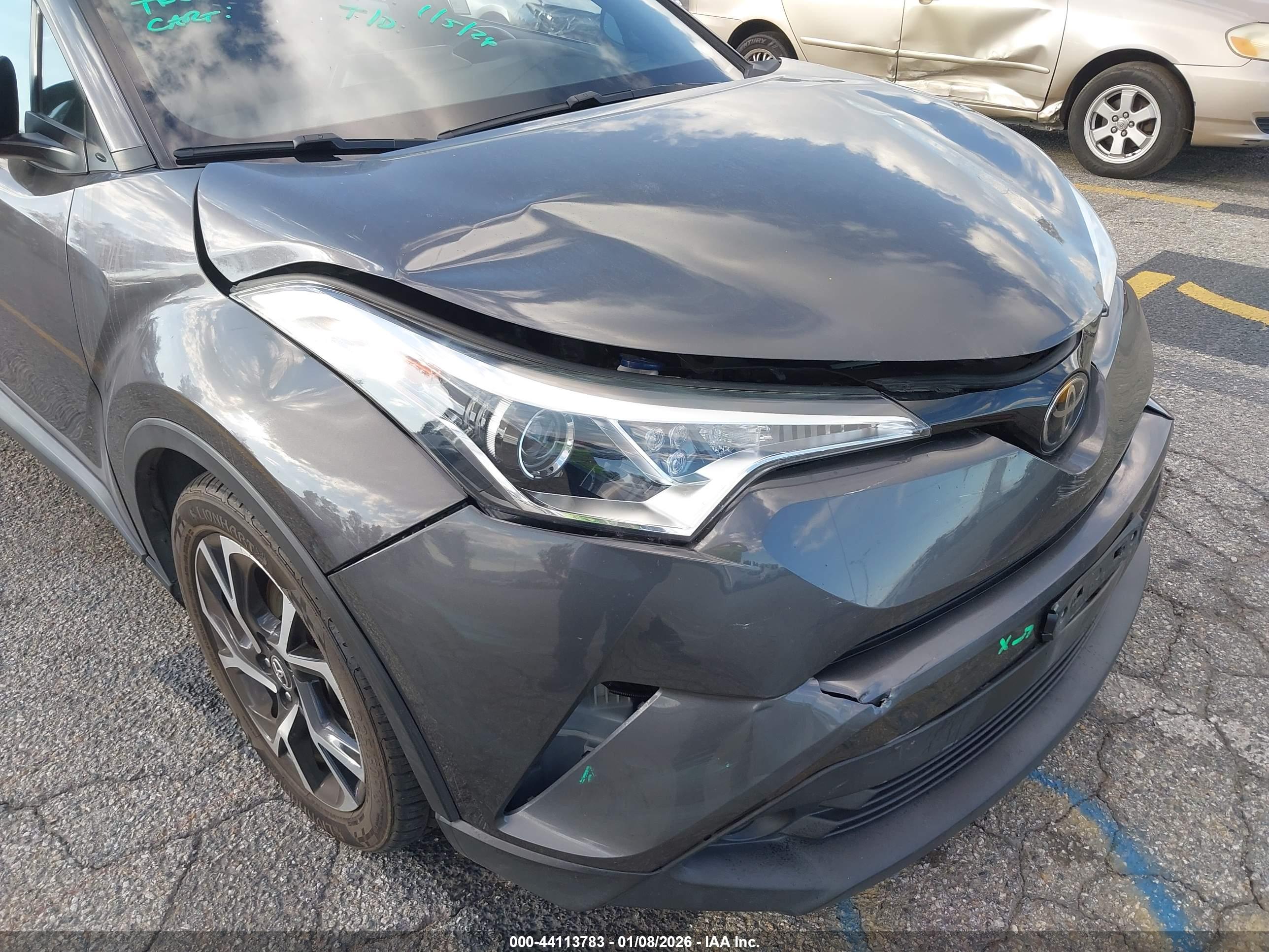 TOYOTA C-HR image 6