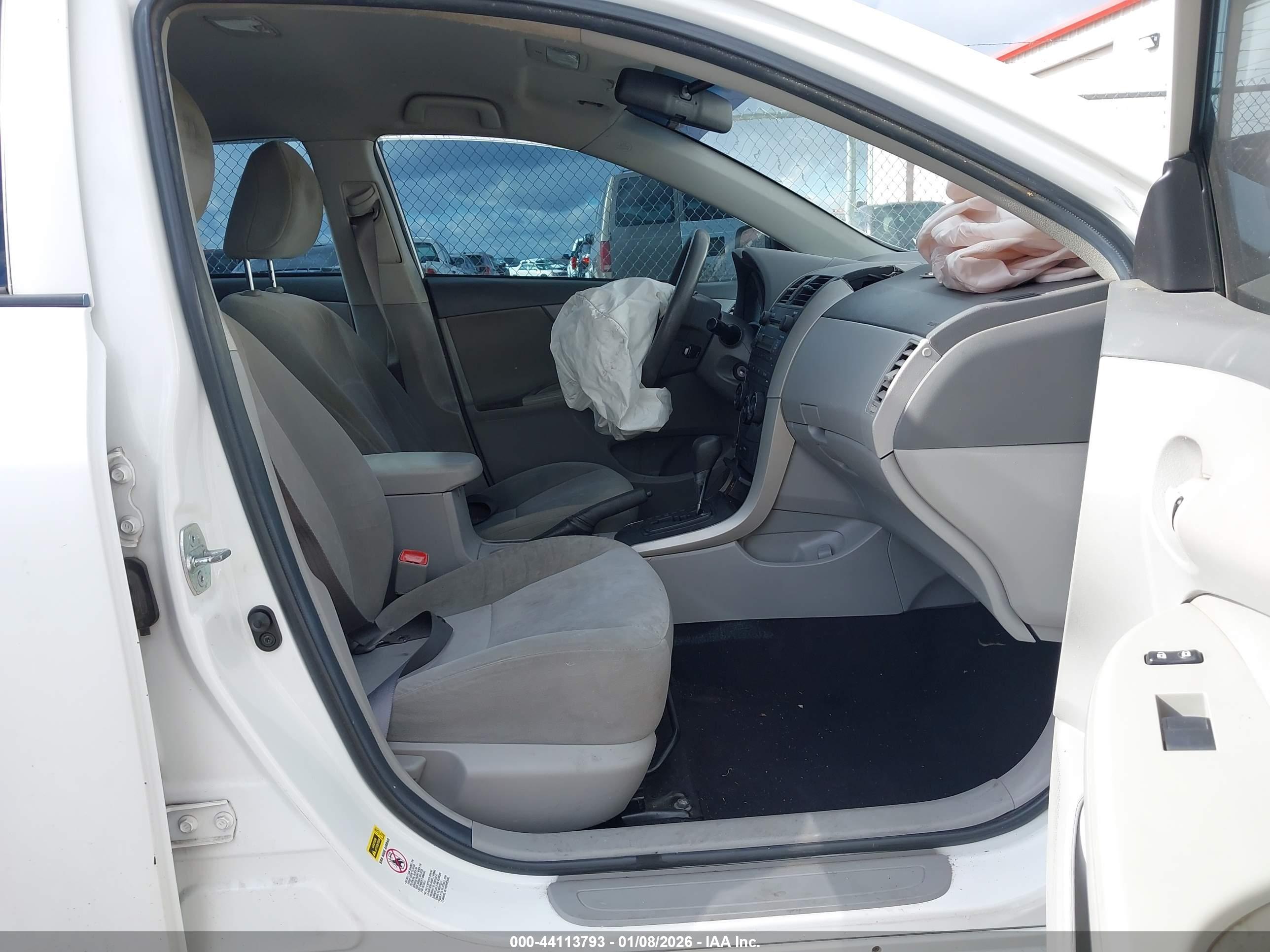TOYOTA COROLLA image 5