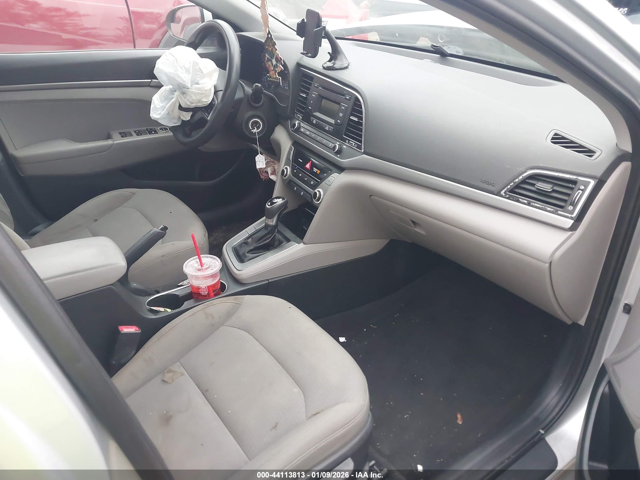 HYUNDAI ELANTRA image 5