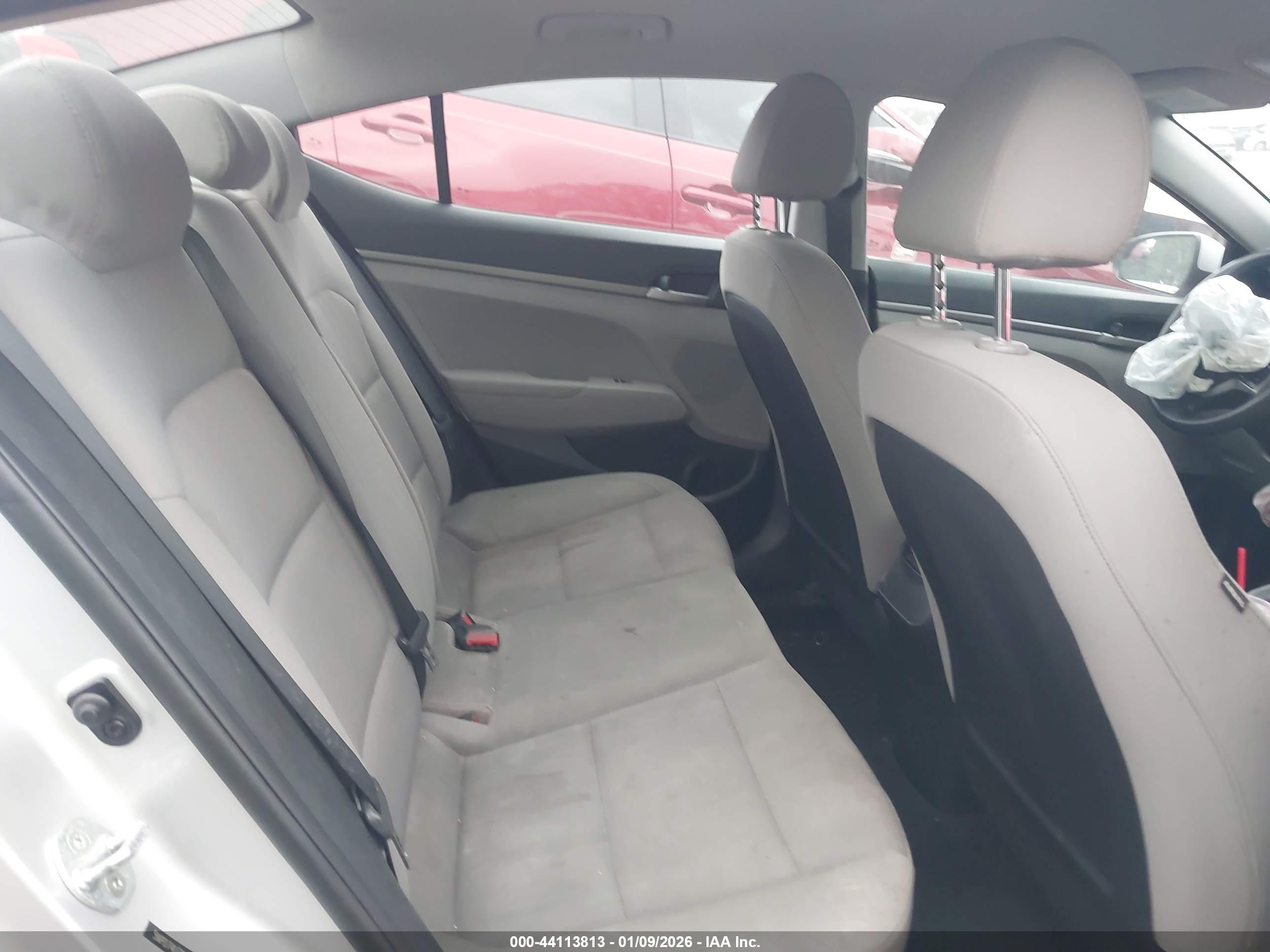 HYUNDAI ELANTRA image 8