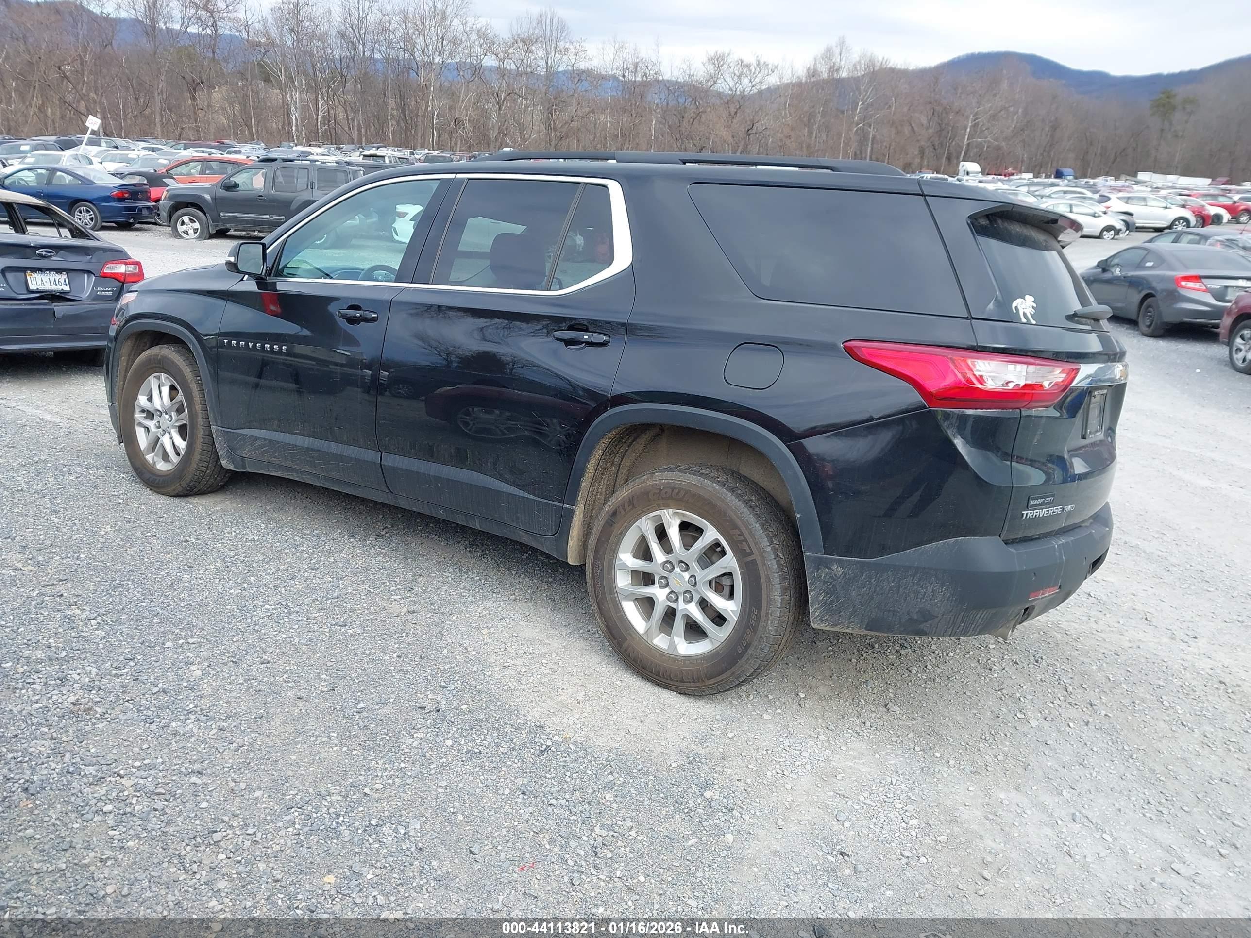 CHEVROLET TRAVERSE image 3