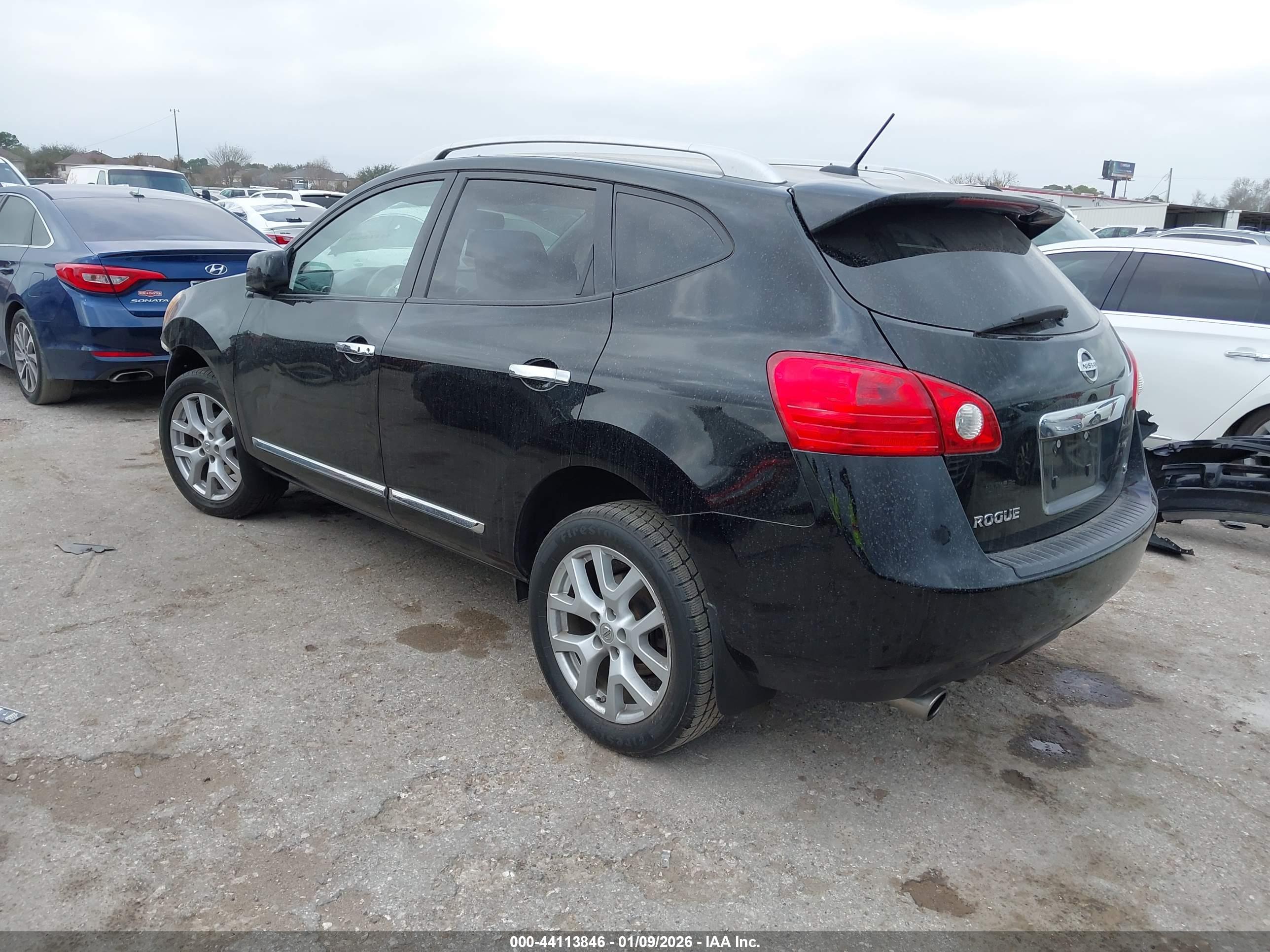 NISSAN ROGUE image 3