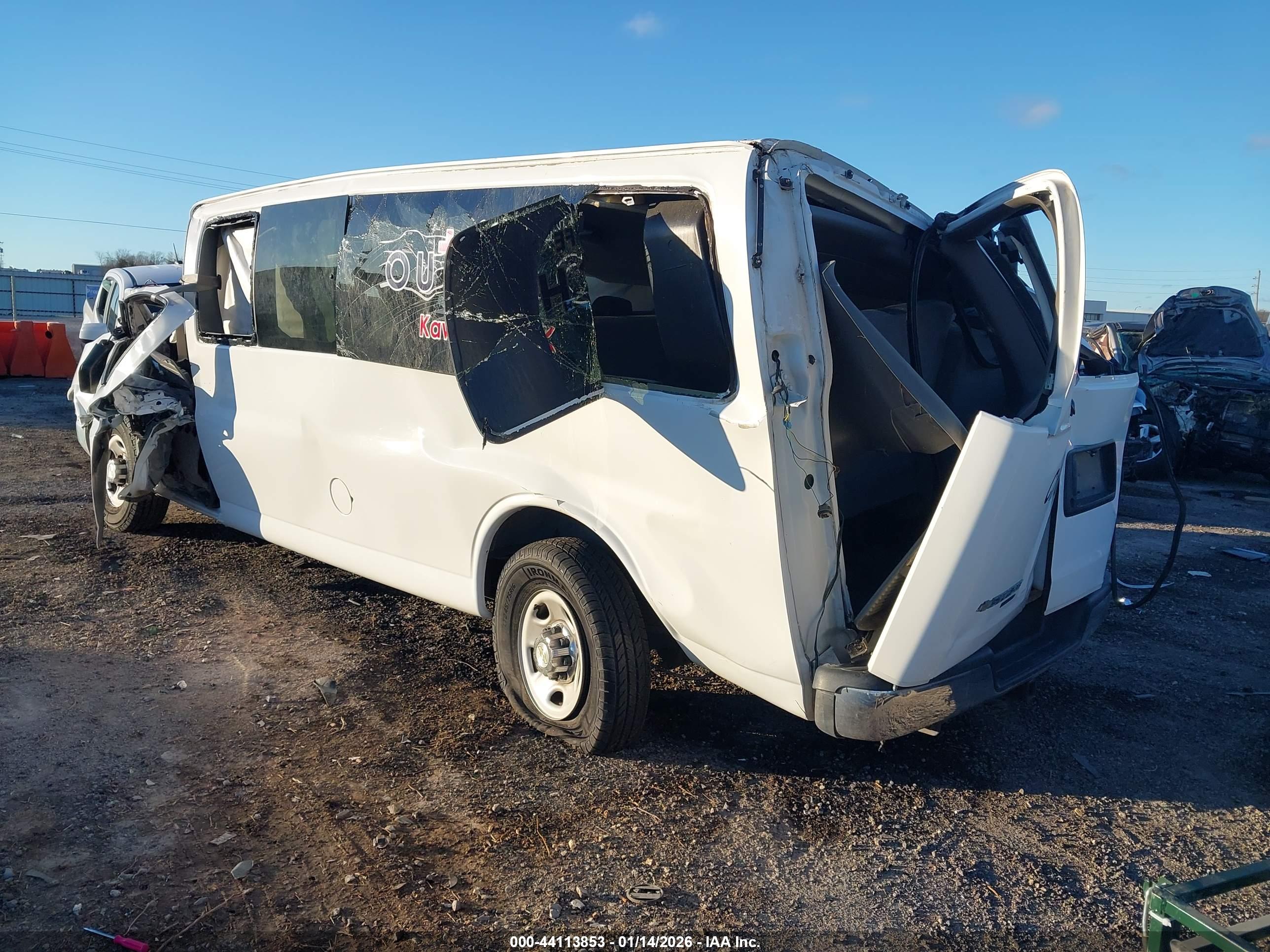 CHEVROLET EXPRESS image 3