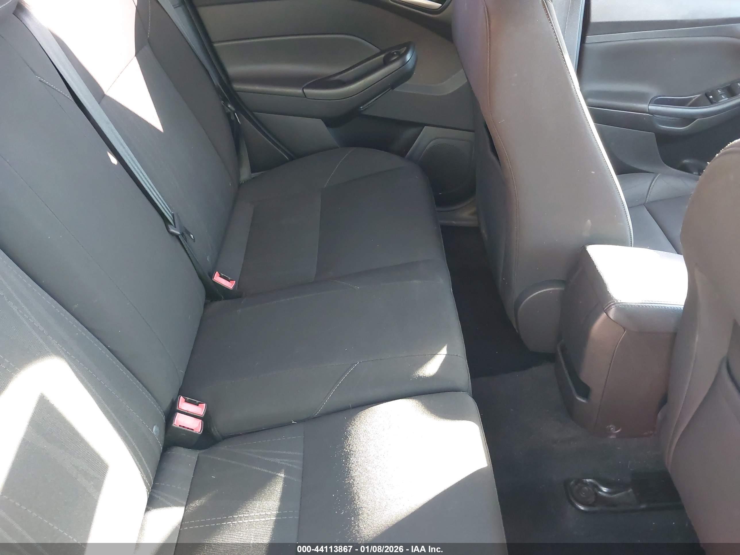 FORD FOCUS image 8