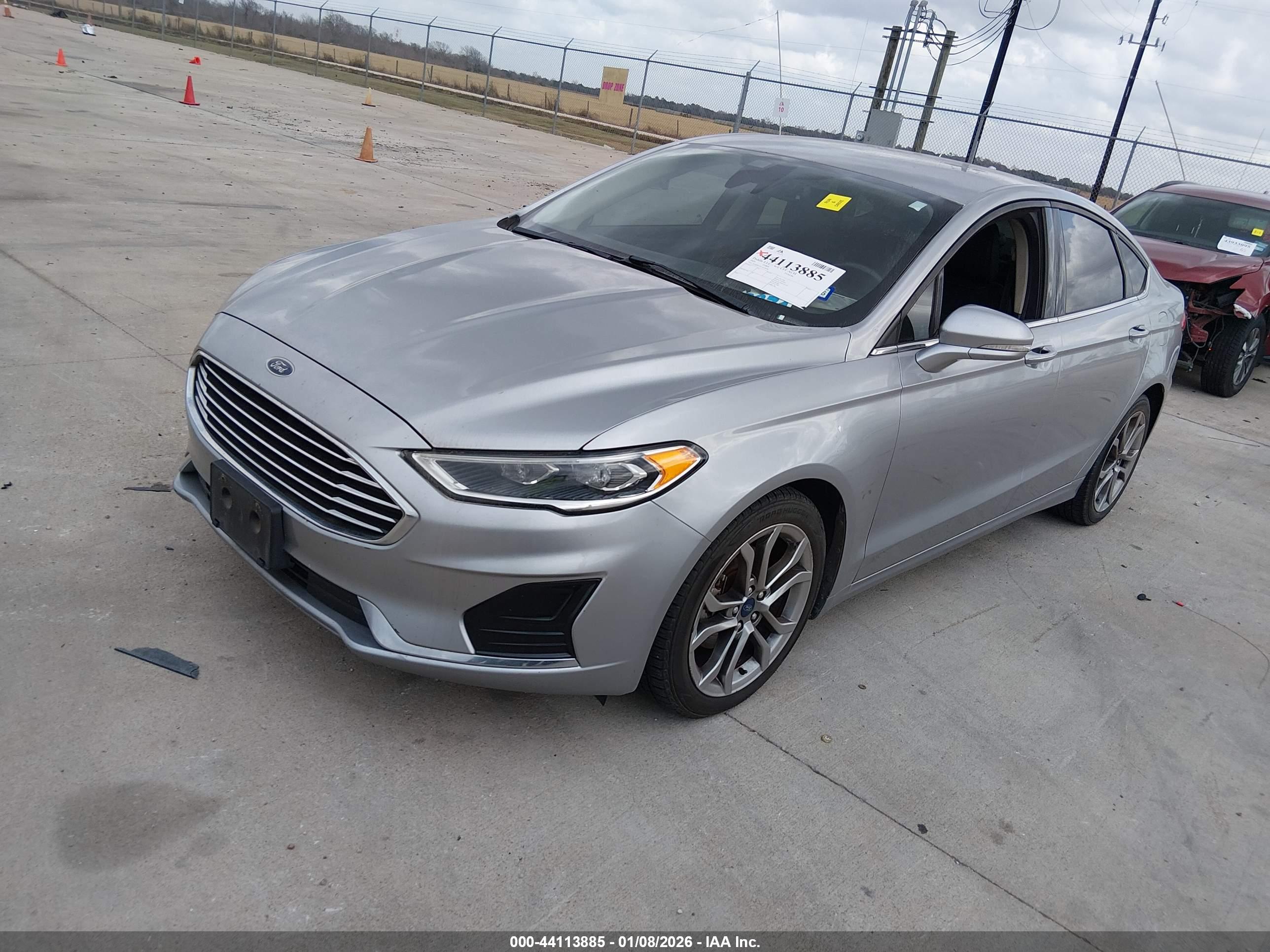 FORD FUSION image 2