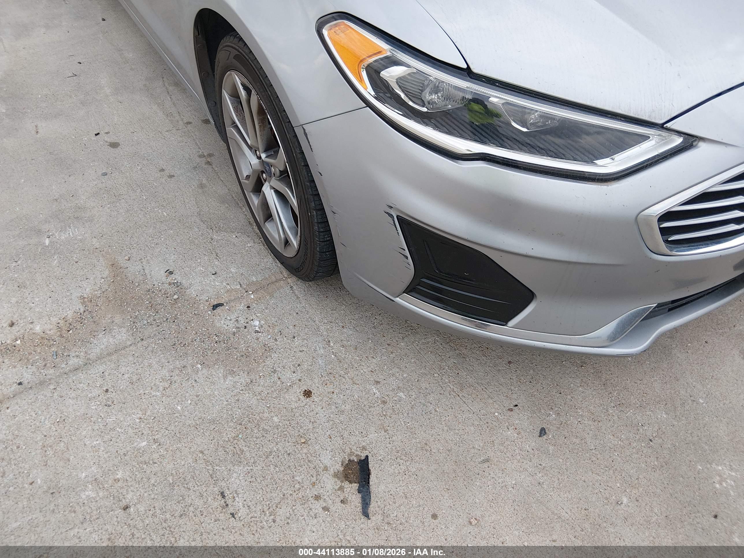 FORD FUSION image 6