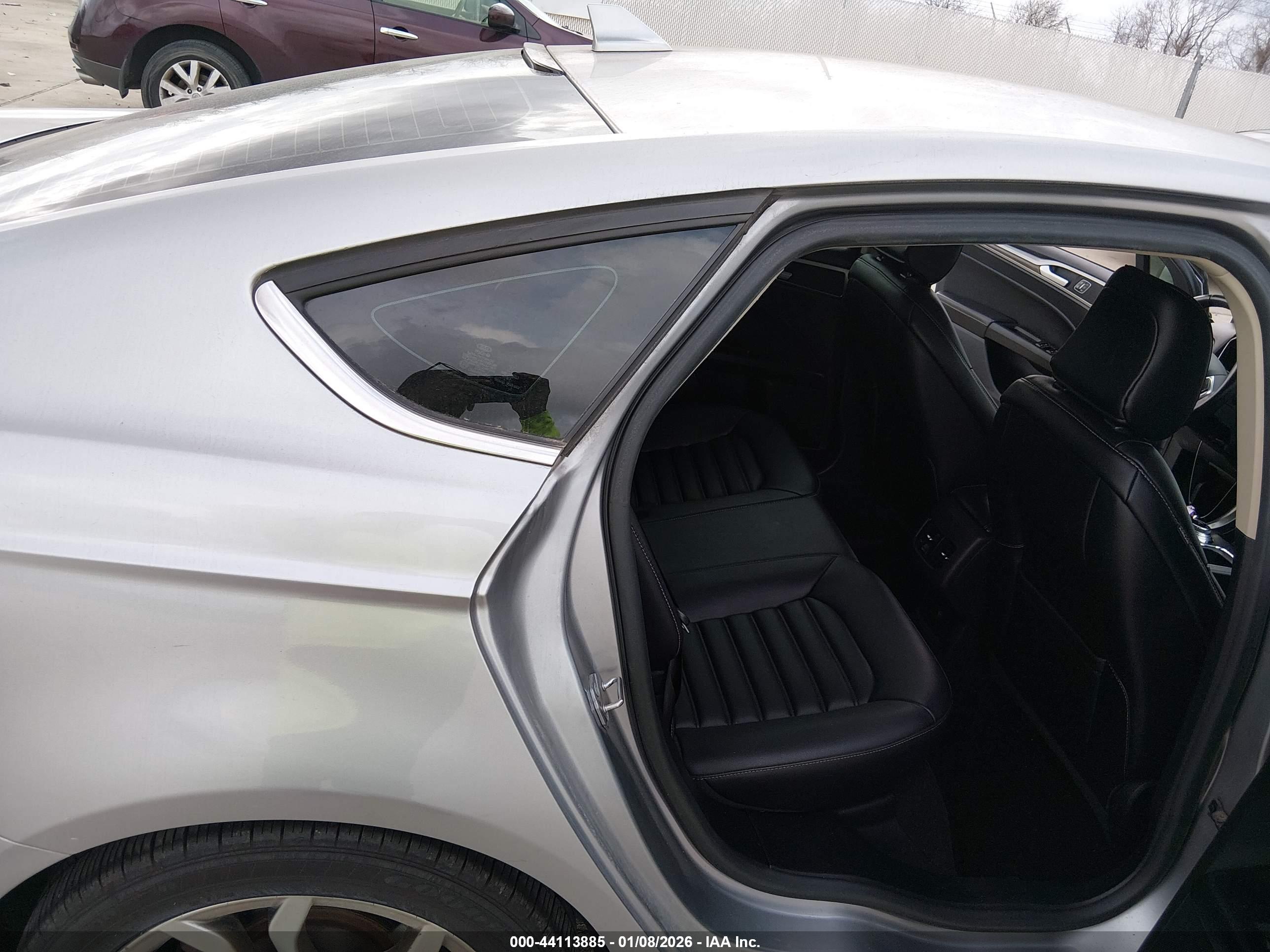 FORD FUSION image 8
