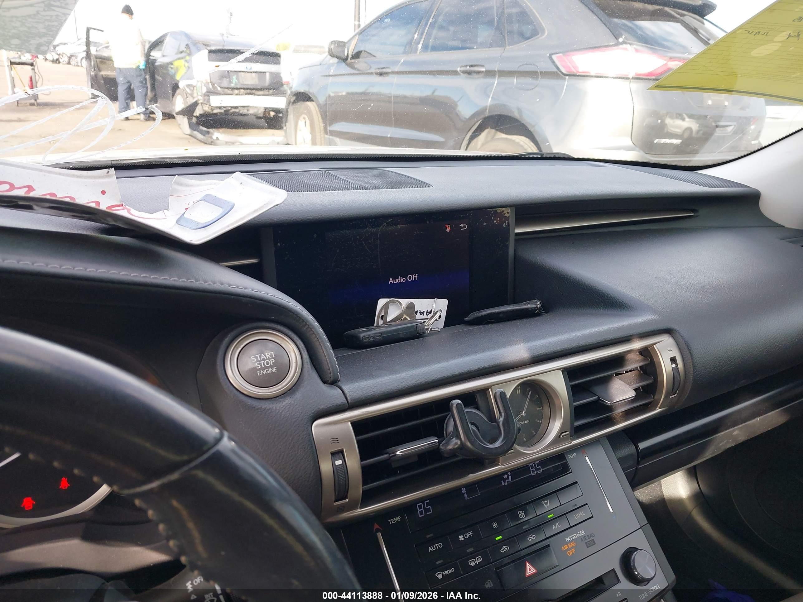 LEXUS IS image 11