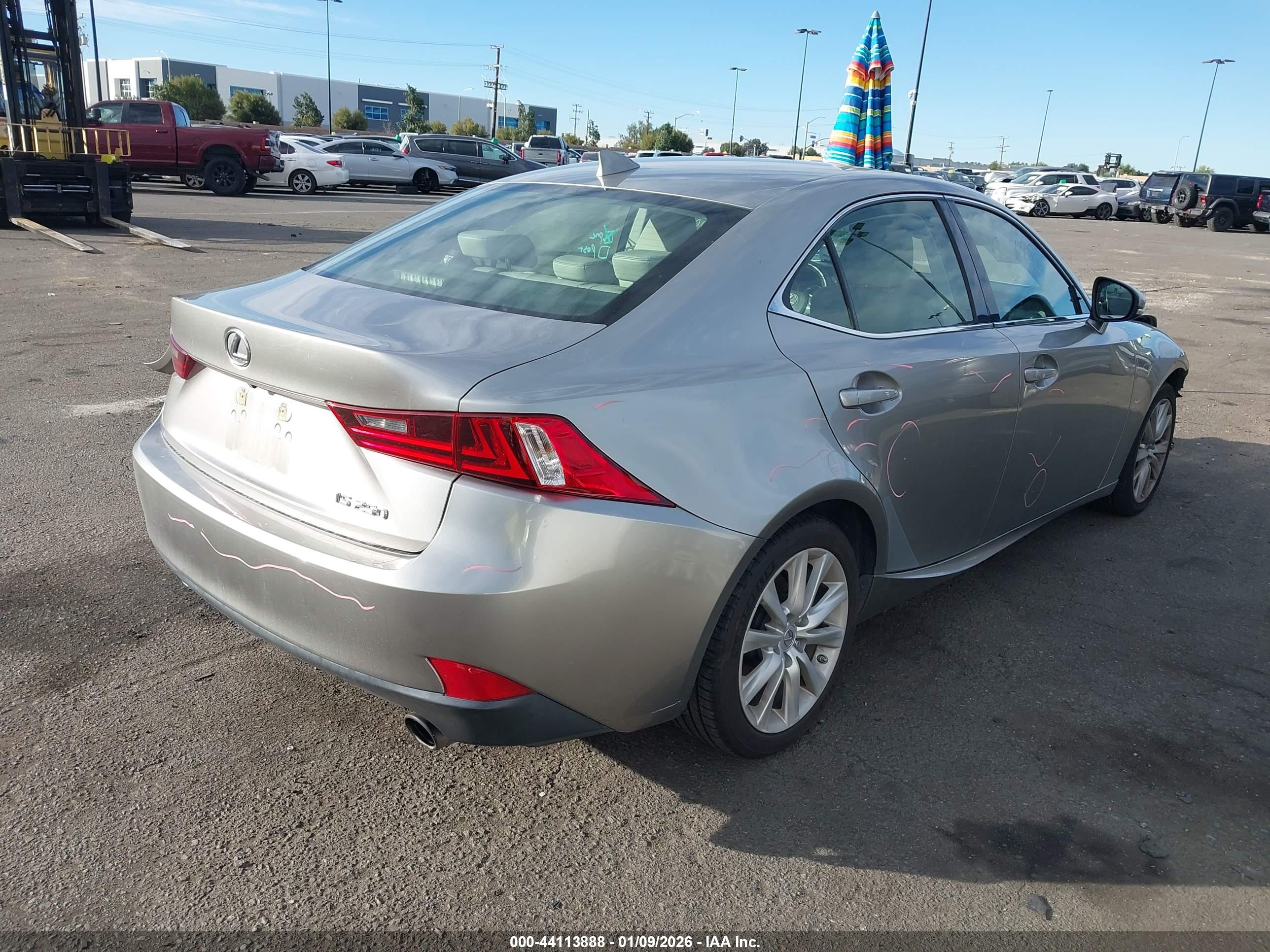 LEXUS IS image 4