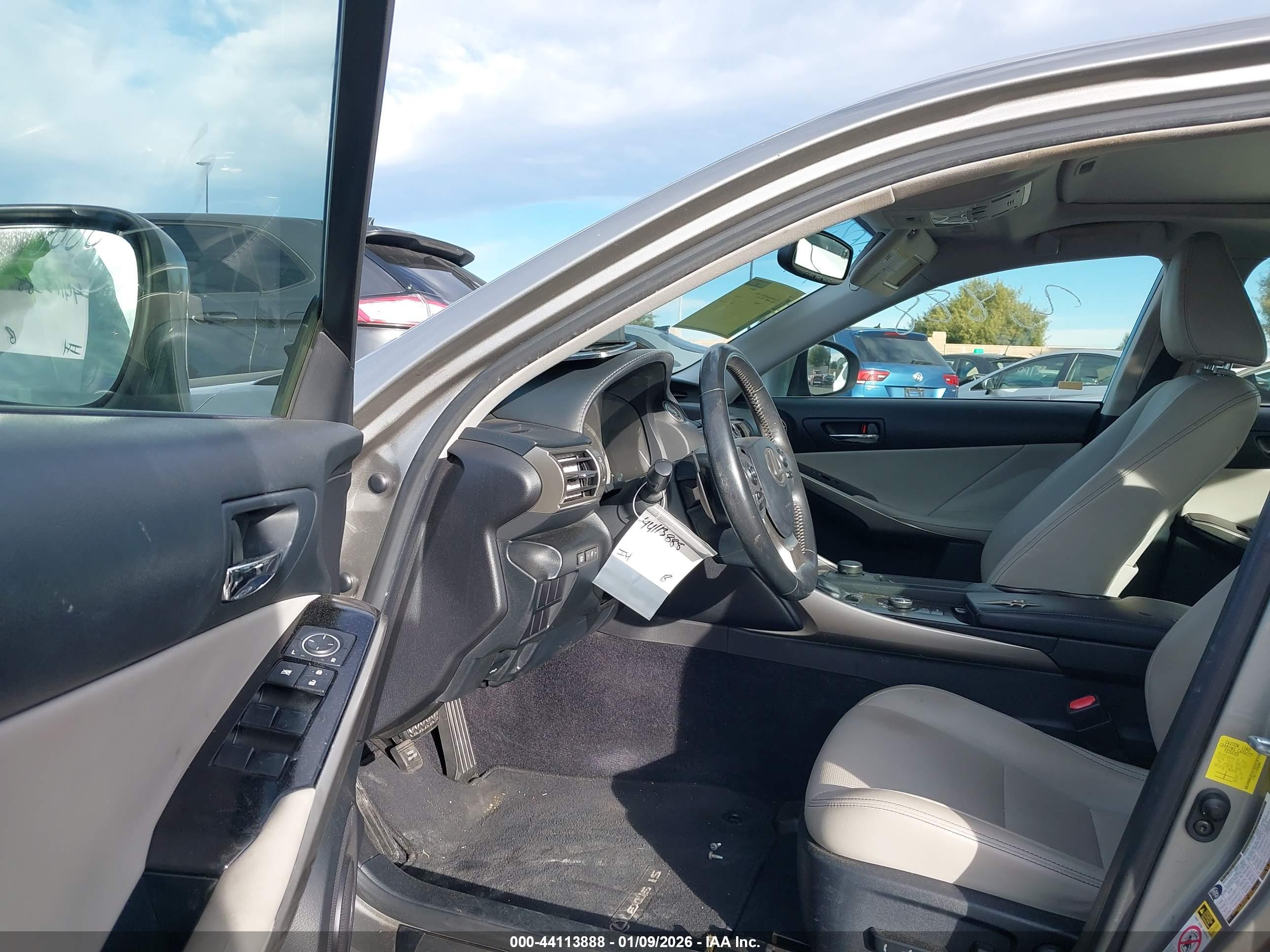 LEXUS IS image 5