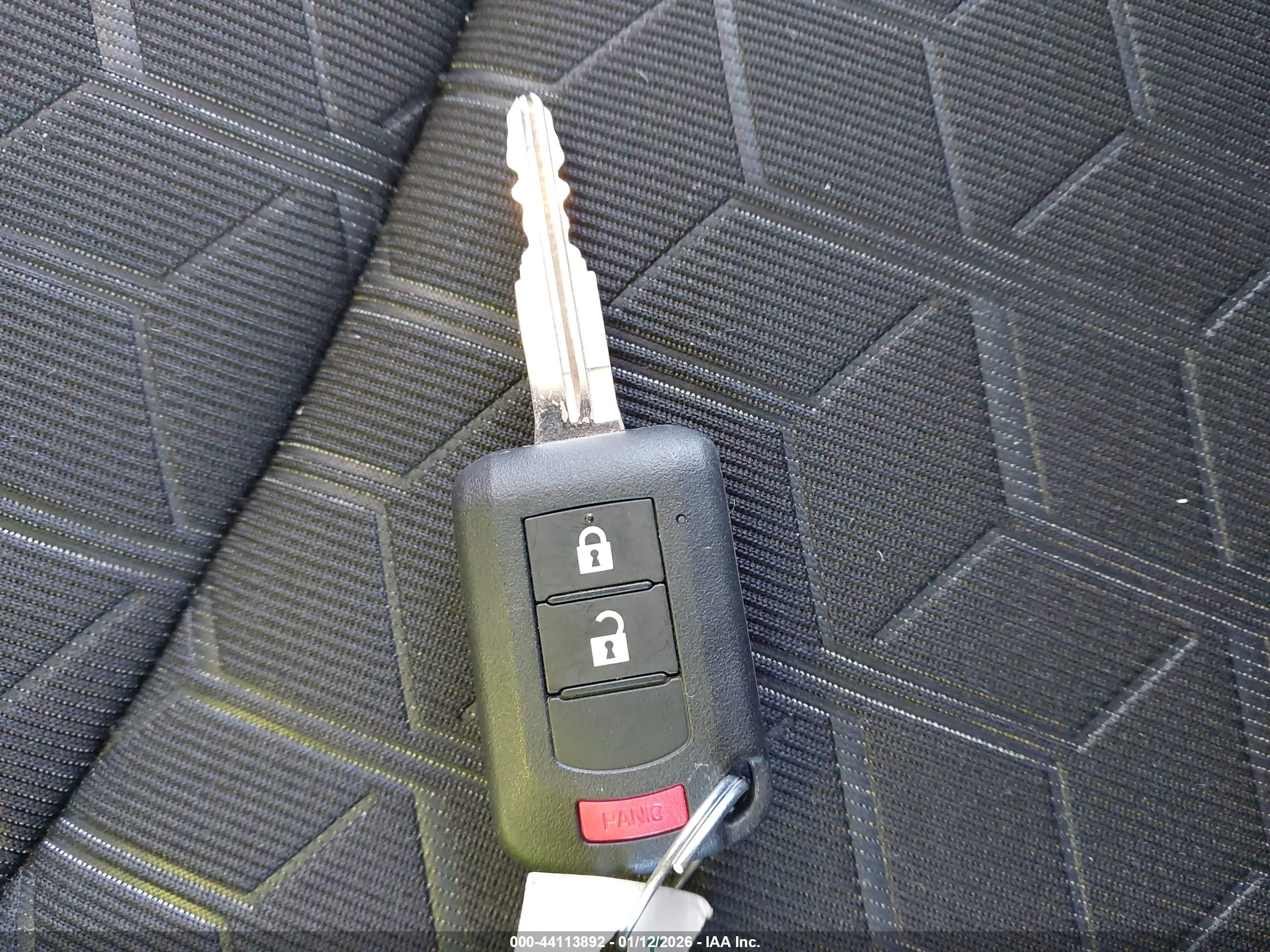 MITSUBISHI OUTLANDER image 11